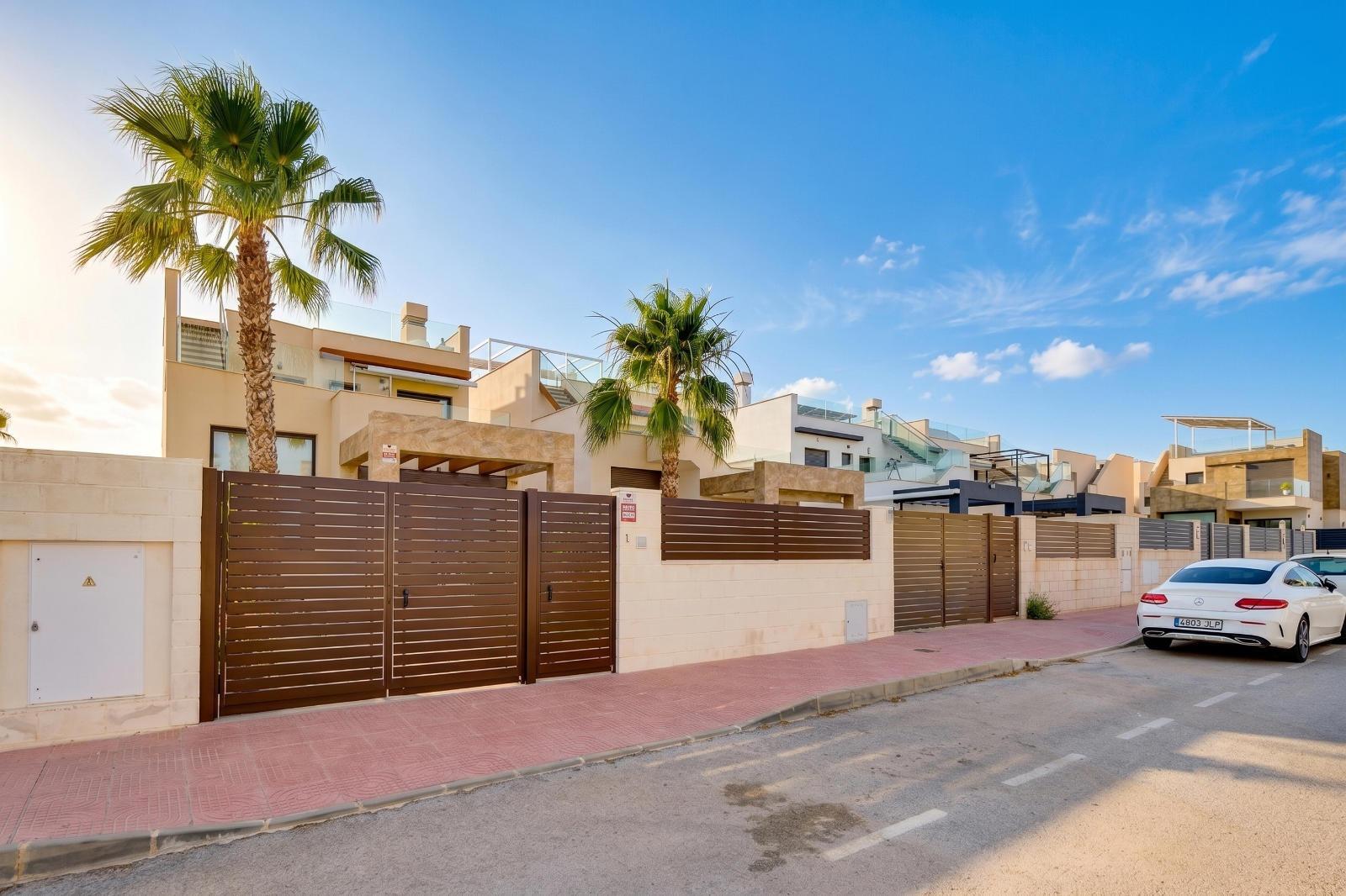 For sale - 3 Bedroom 3 Bathroom Villa in Ciudad Quesada - Pueblo Bravo  - Alicante