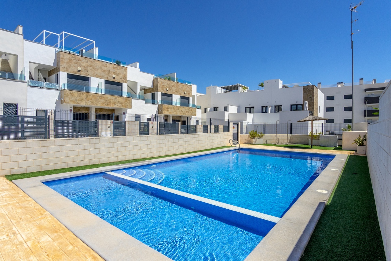 For sale - 3 Bedroom 3 Bathroom Town House in Villamartin - Costa Blanca  - Alicante