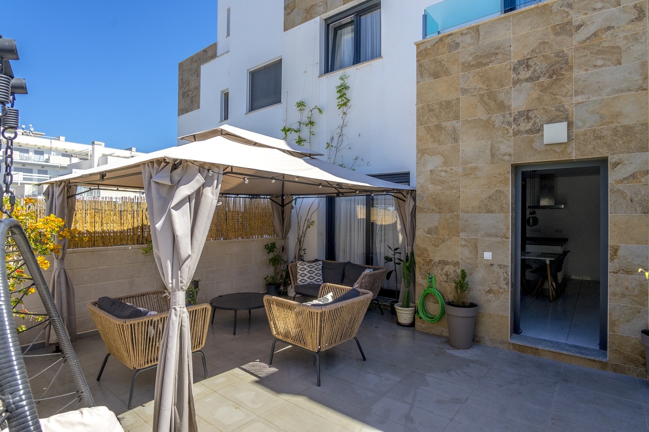 For sale - 3 Bedroom 3 Bathroom Town House in Villamartin - Costa Blanca  - Alicante
