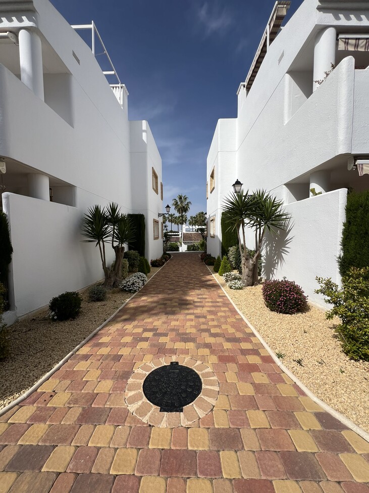 For sale - 3 Bedroom 2 Bathroom Apartment in Orihuela Costa - Villamartin  - Alicante