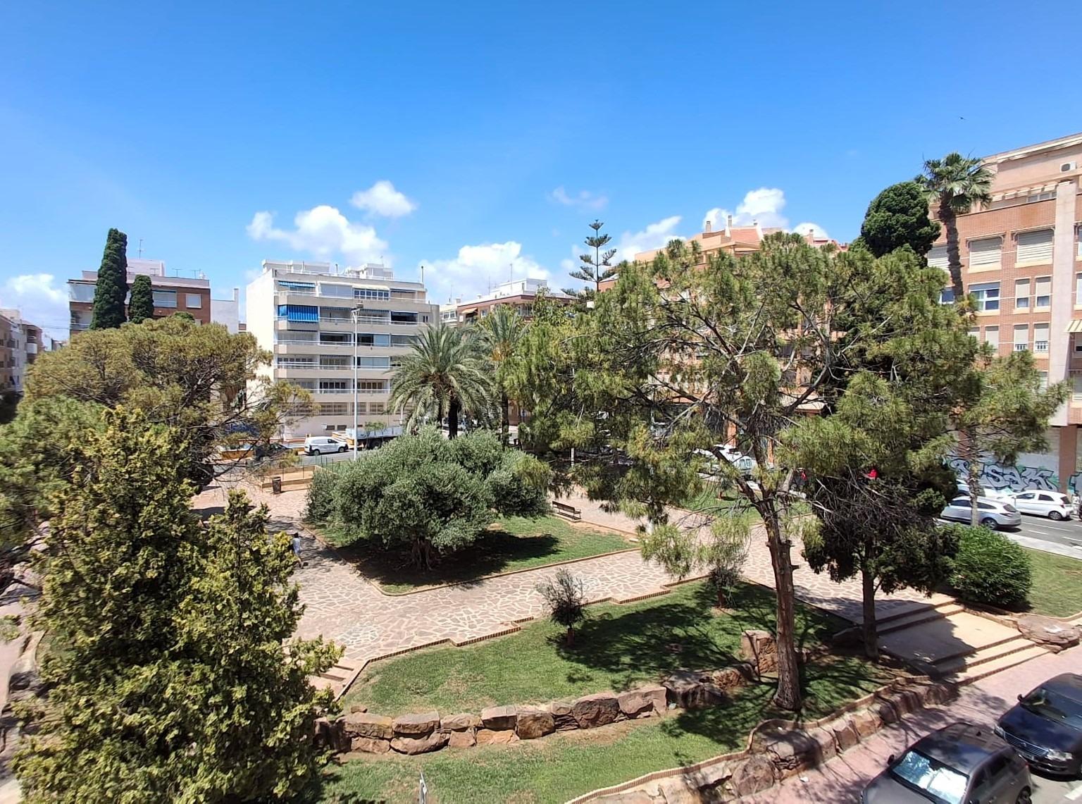 For sale - 2 Bedroom 1 Bathroom Apartment in Torrevieja - Centro  - Alicante