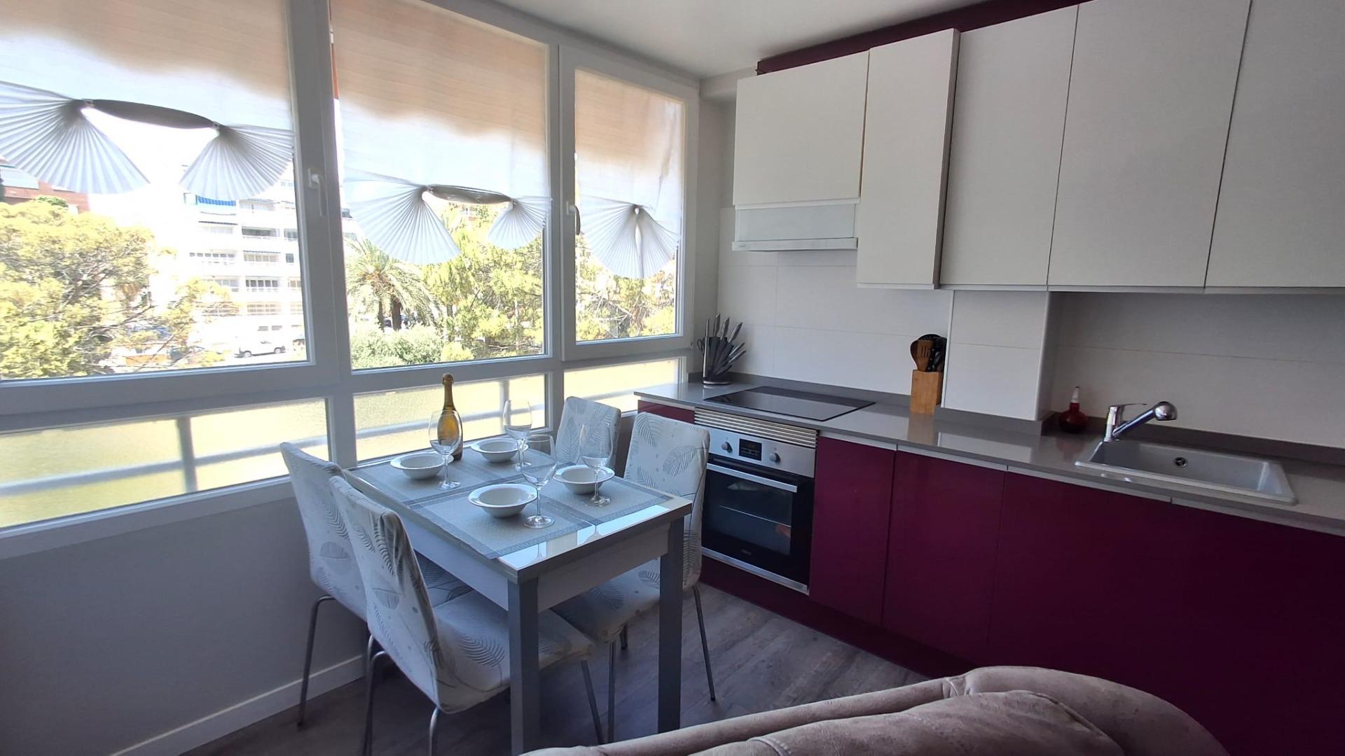 For sale - 2 Bedroom 1 Bathroom Apartment in Torrevieja - Centro  - Alicante