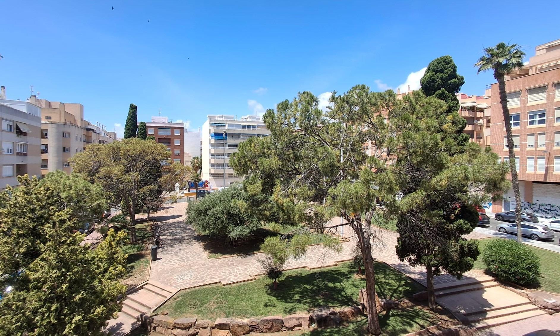 For sale - 2 Bedroom 1 Bathroom Apartment in Torrevieja - Centro  - Alicante