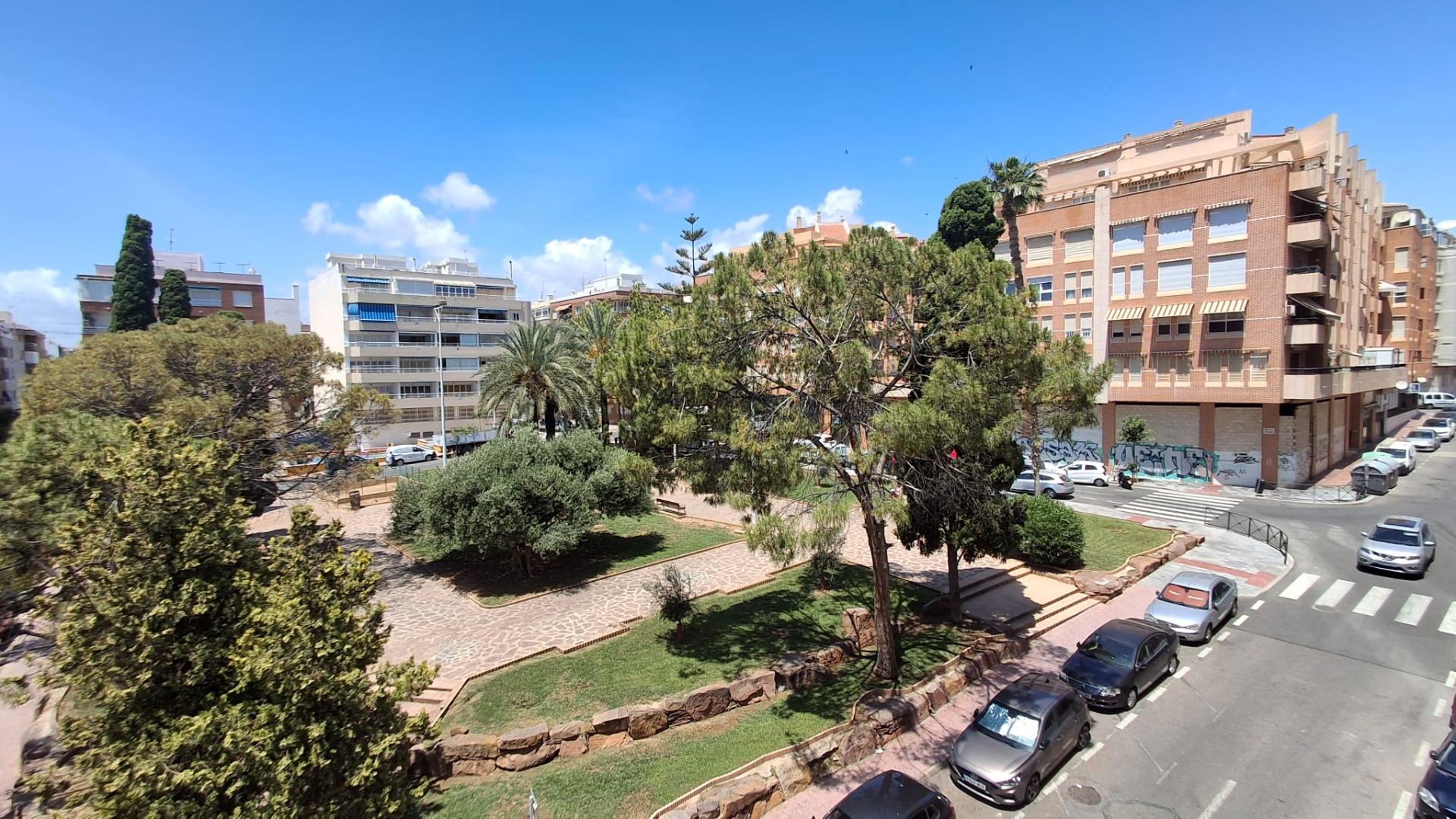 For sale - 2 Bedroom 1 Bathroom Apartment in Torrevieja - Centro  - Alicante