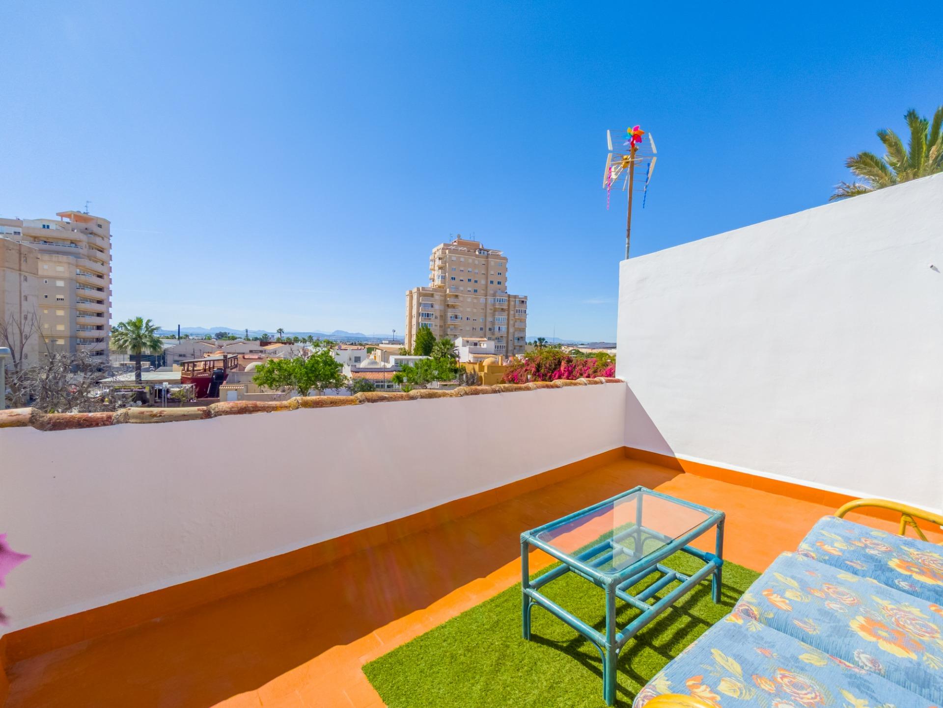 For sale - 3 Bedroom 2 Bathroom Town House in Torrevieja - Nueva Torrevieja  - Alicante