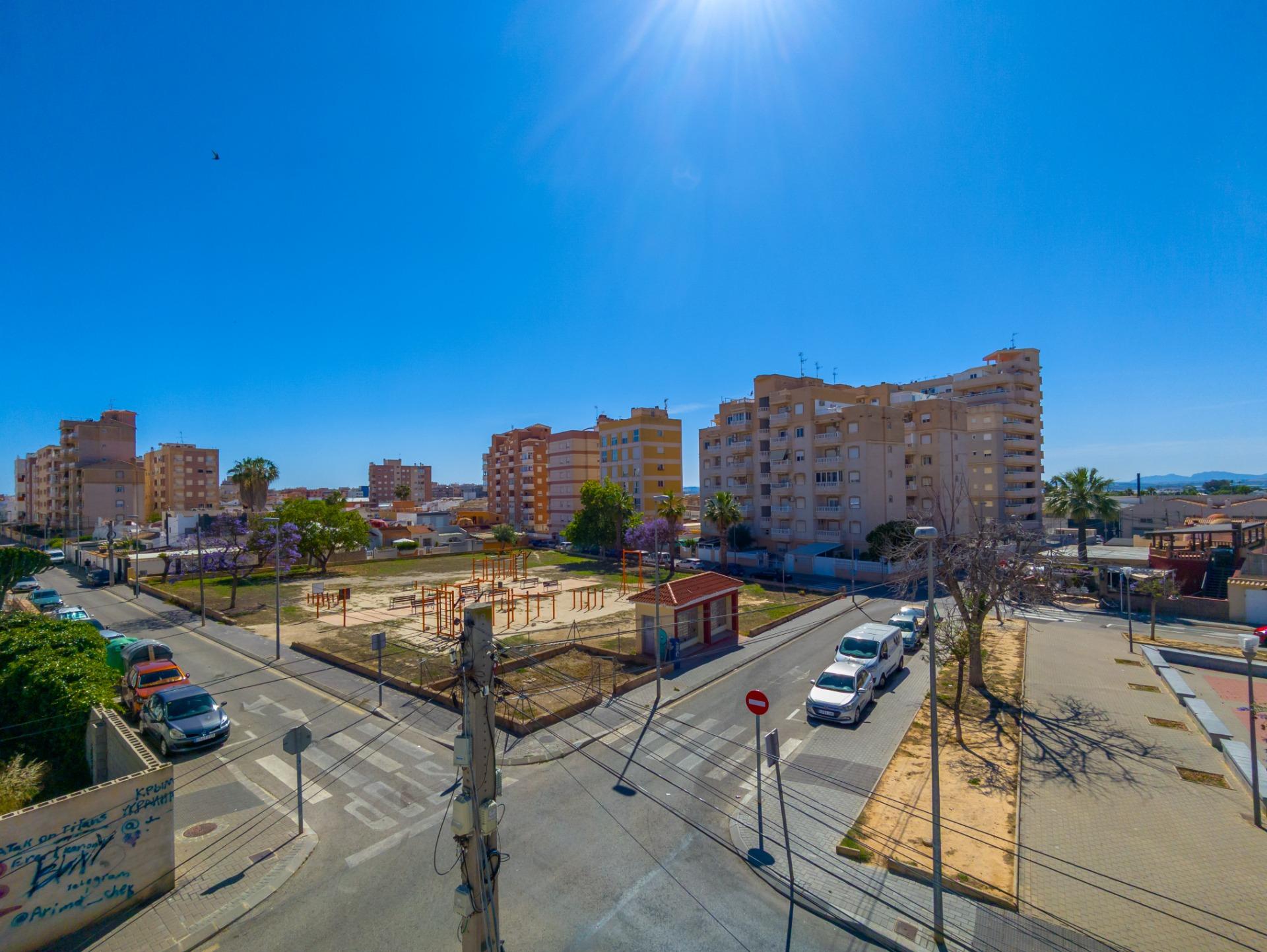 For sale - 3 Bedroom 2 Bathroom Town House in Torrevieja - Nueva Torrevieja  - Alicante
