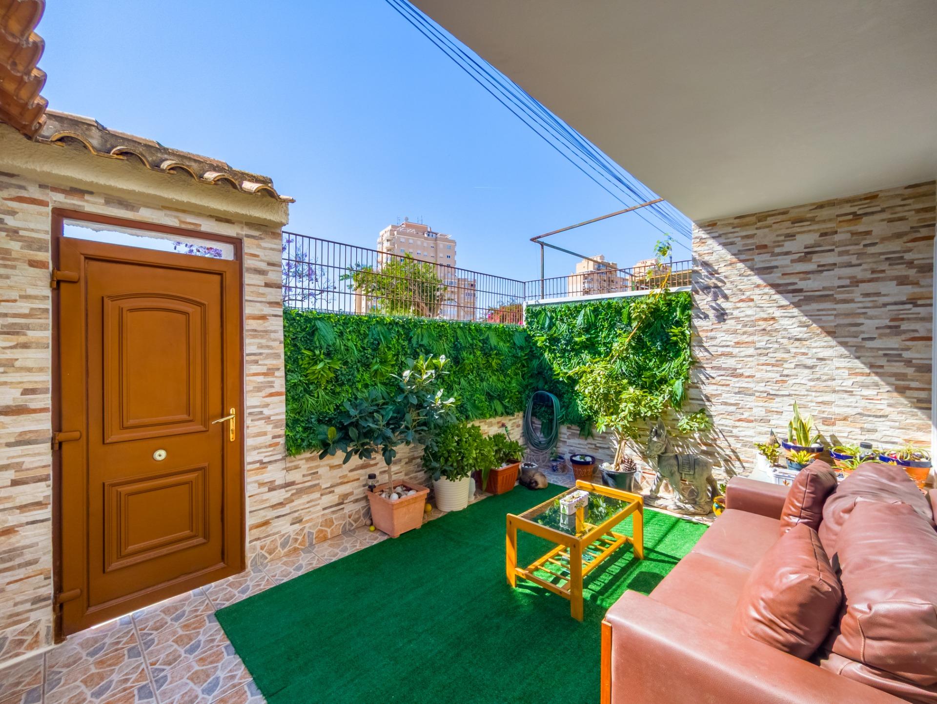 For sale - 3 Bedroom 2 Bathroom Town House in Torrevieja - Nueva Torrevieja  - Alicante