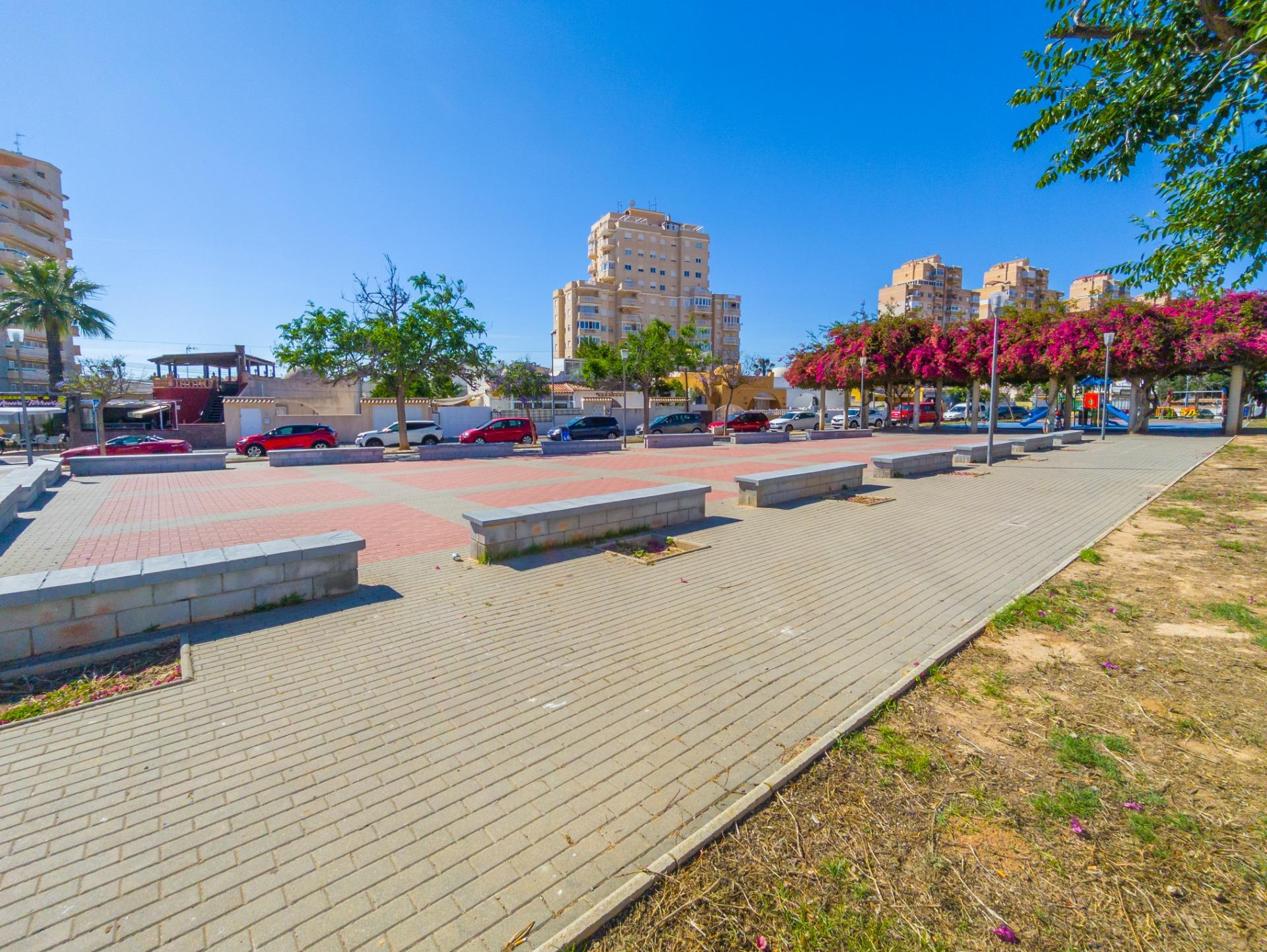 For sale - 3 Bedroom 2 Bathroom Town House in Torrevieja - Nueva Torrevieja  - Alicante