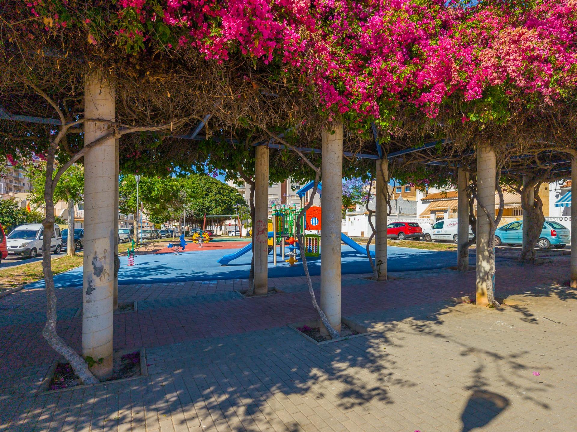 For sale - 3 Bedroom 2 Bathroom Town House in Torrevieja - Nueva Torrevieja  - Alicante