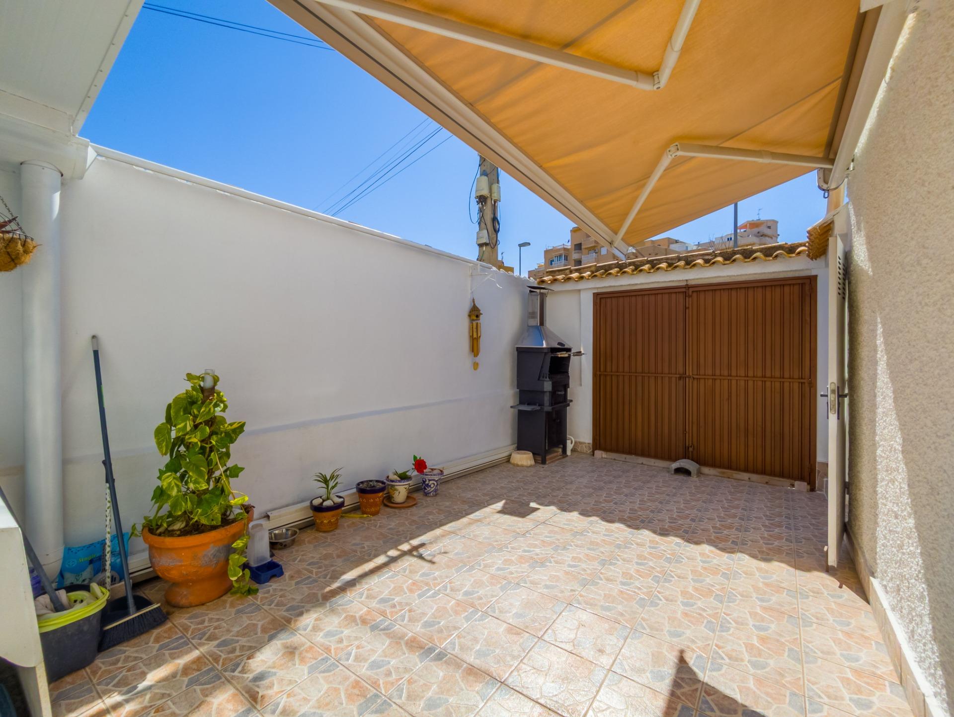 For sale - 3 Bedroom 2 Bathroom Town House in Torrevieja - Nueva Torrevieja  - Alicante