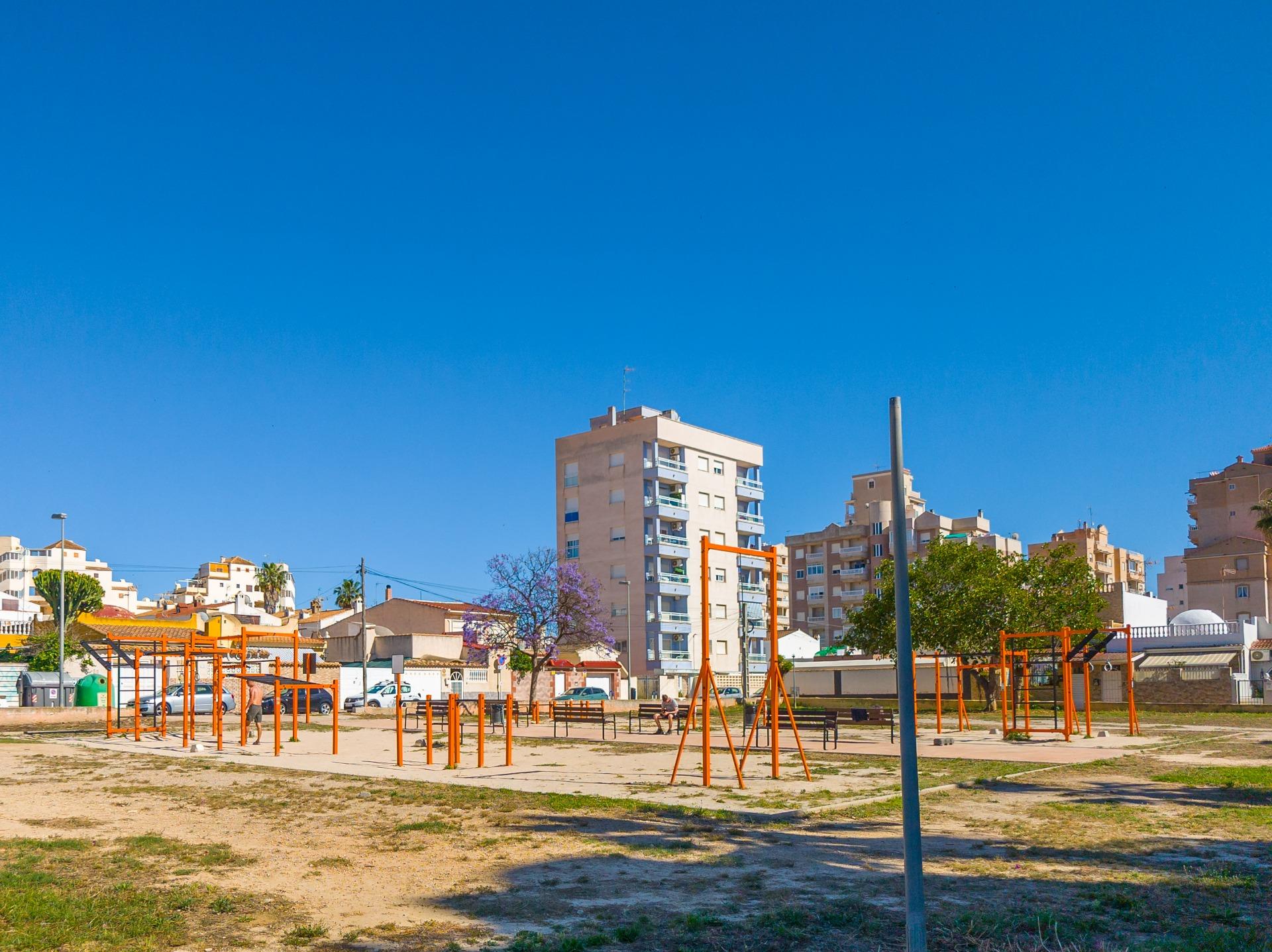 For sale - 3 Bedroom 2 Bathroom Town House in Torrevieja - Nueva Torrevieja  - Alicante