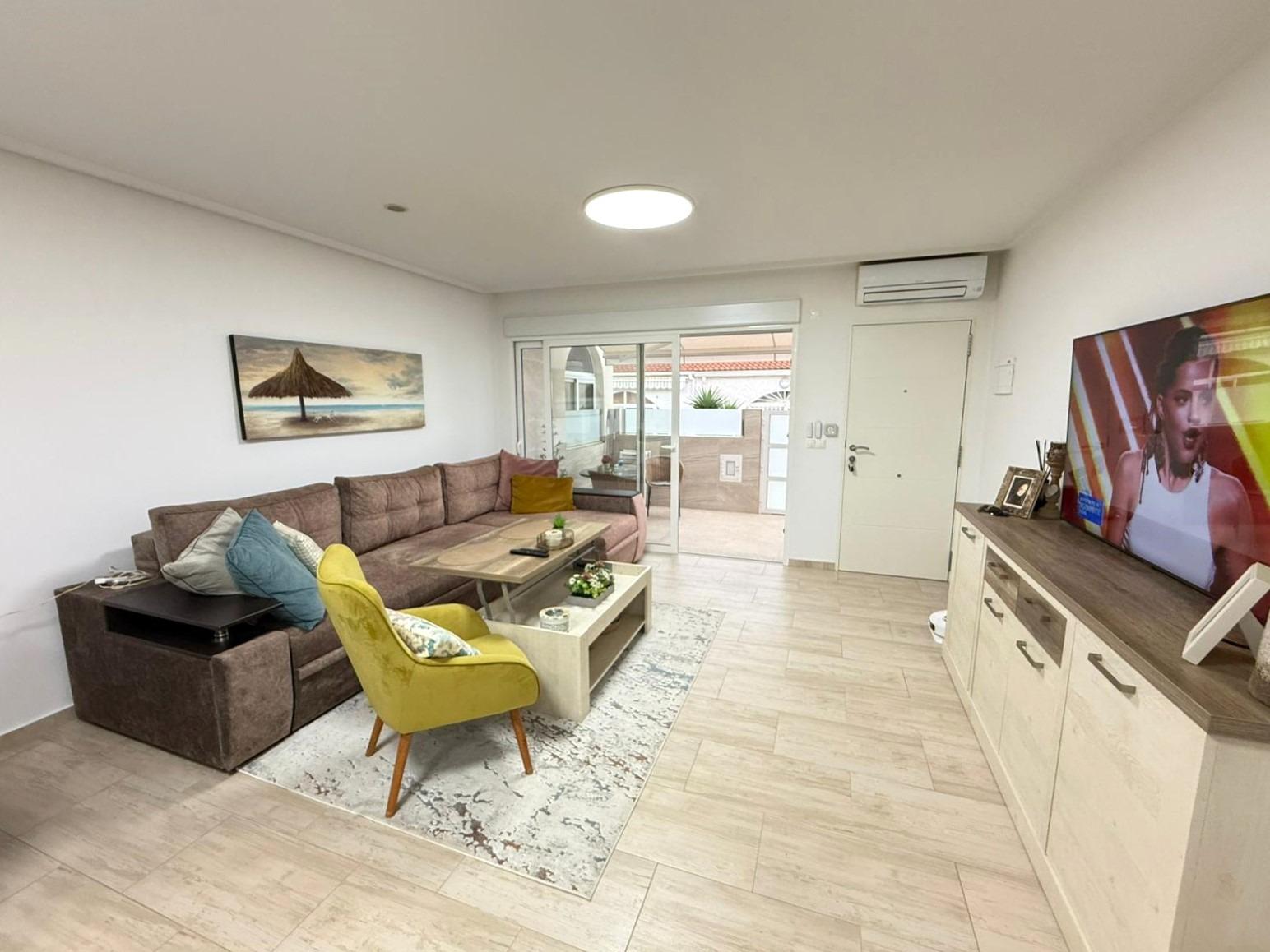 For sale - 2 Bedroom 2 Bathroom Town House in Torrevieja - El Chaparral  - Alicante