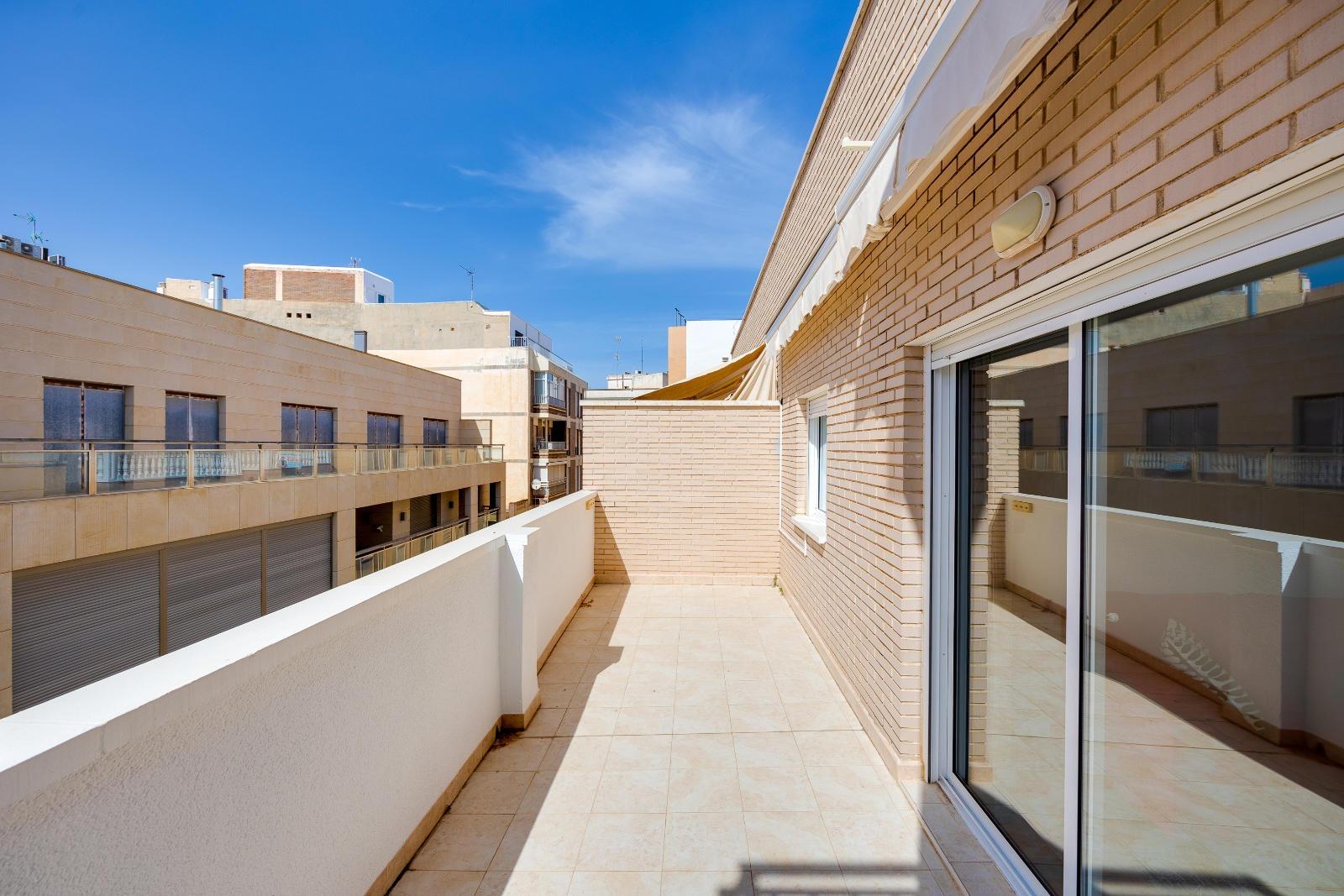 For sale - 3 Bedroom 2 Bathroom Penthouse in Torrevieja - Torrevieja  - Alicante