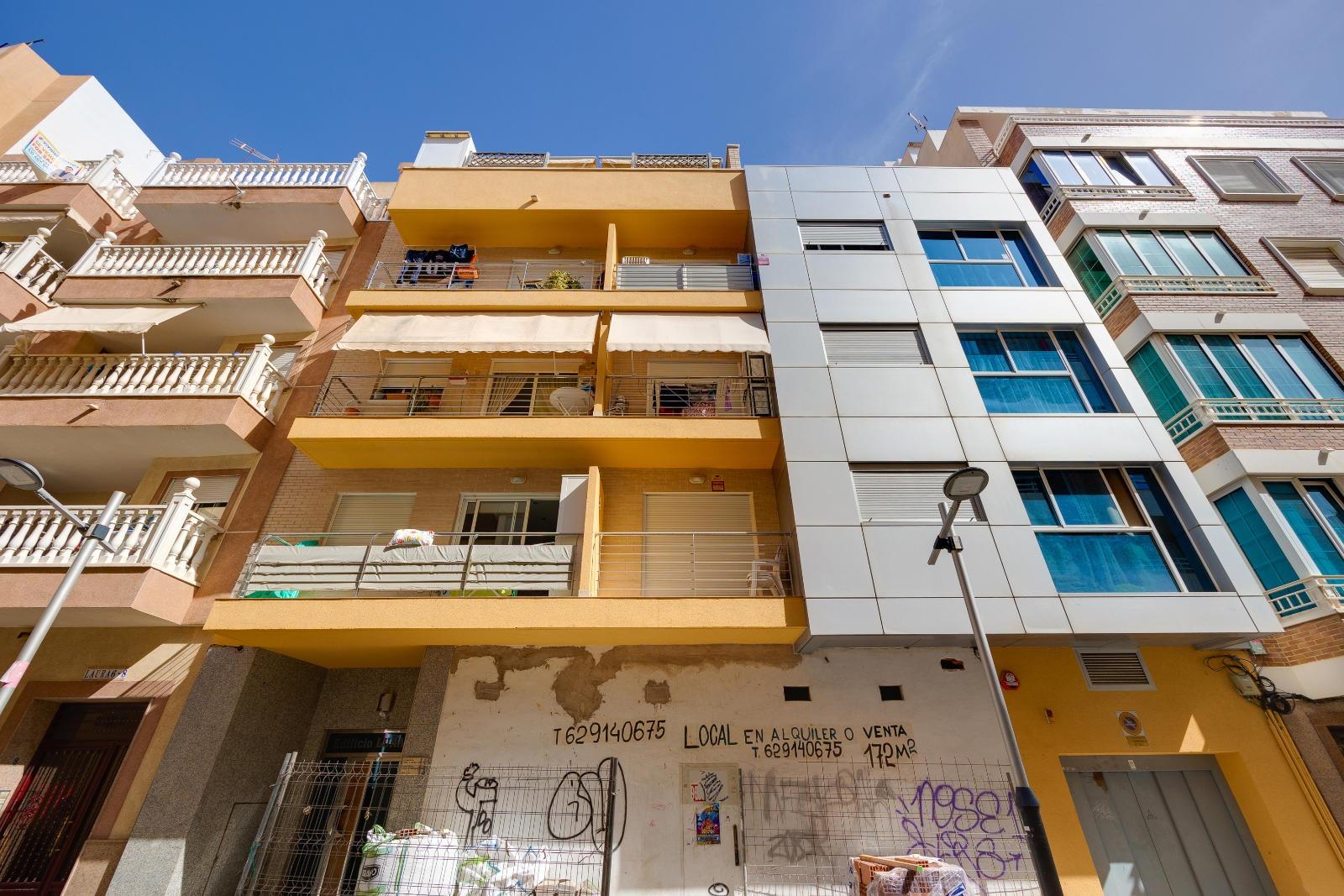 For sale - 3 Bedroom 2 Bathroom Penthouse in Torrevieja - Torrevieja  - Alicante