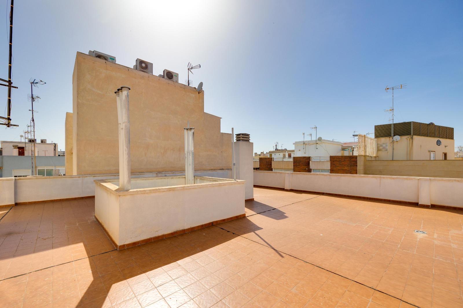 For sale - 3 Bedroom 2 Bathroom Penthouse in Torrevieja - Torrevieja  - Alicante