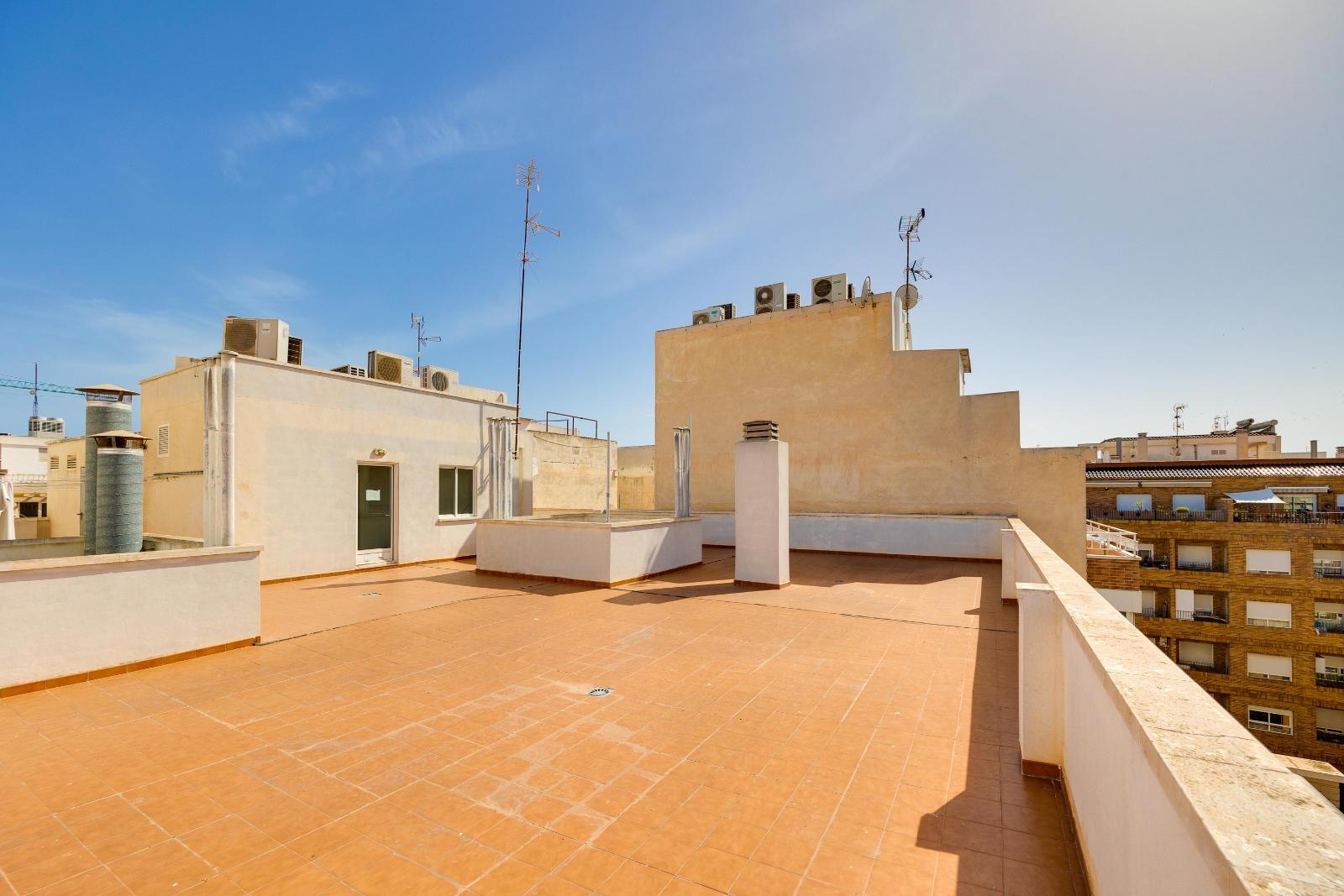 For sale - 3 Bedroom 2 Bathroom Penthouse in Torrevieja - Torrevieja  - Alicante