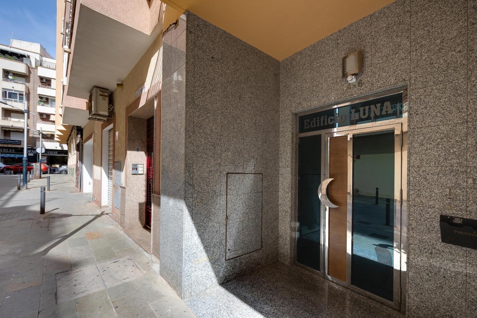For sale - 3 Bedroom 2 Bathroom Penthouse in Torrevieja - Torrevieja  - Alicante