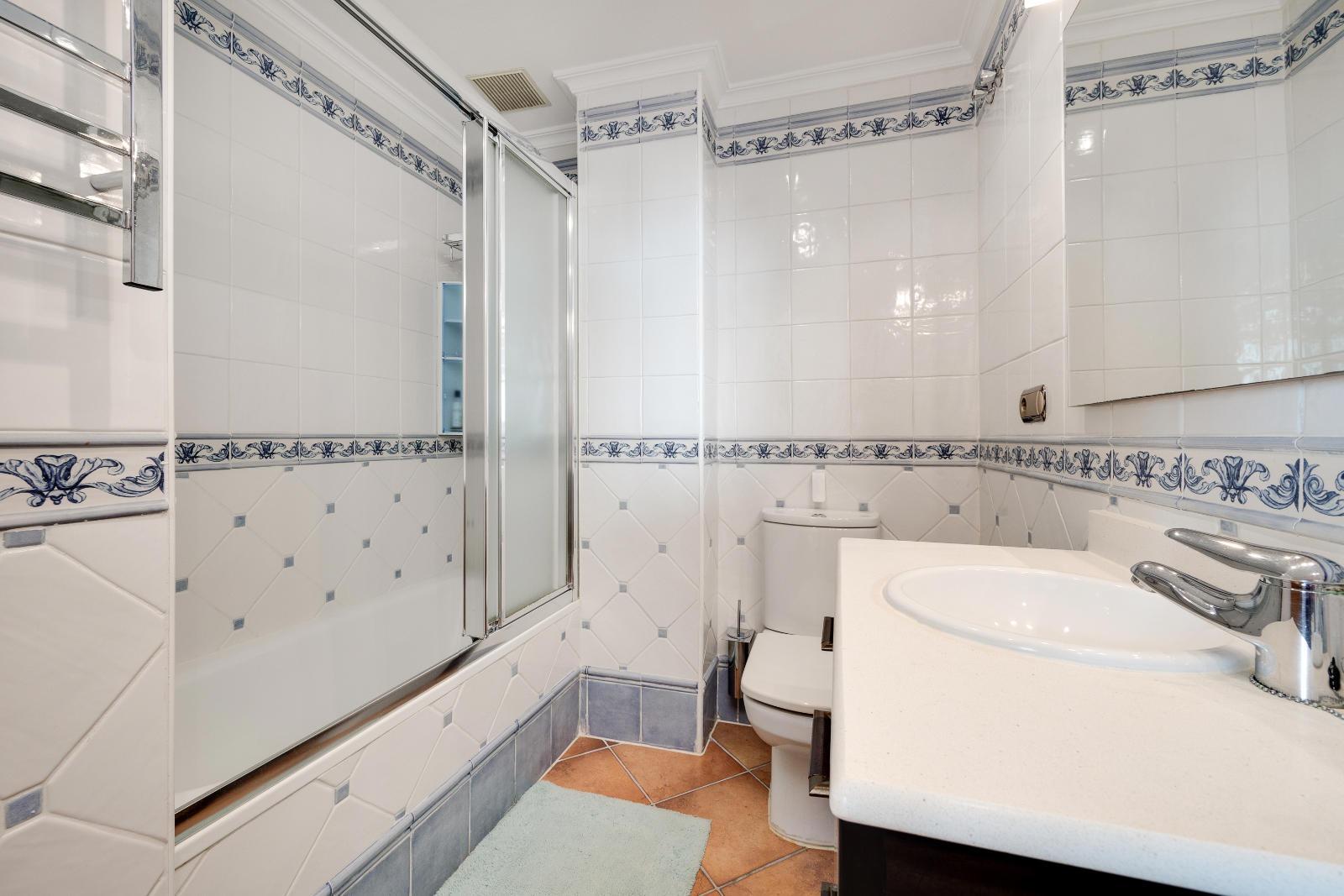 For sale - 3 Bedroom 2 Bathroom Penthouse in Torrevieja - Torrevieja  - Alicante