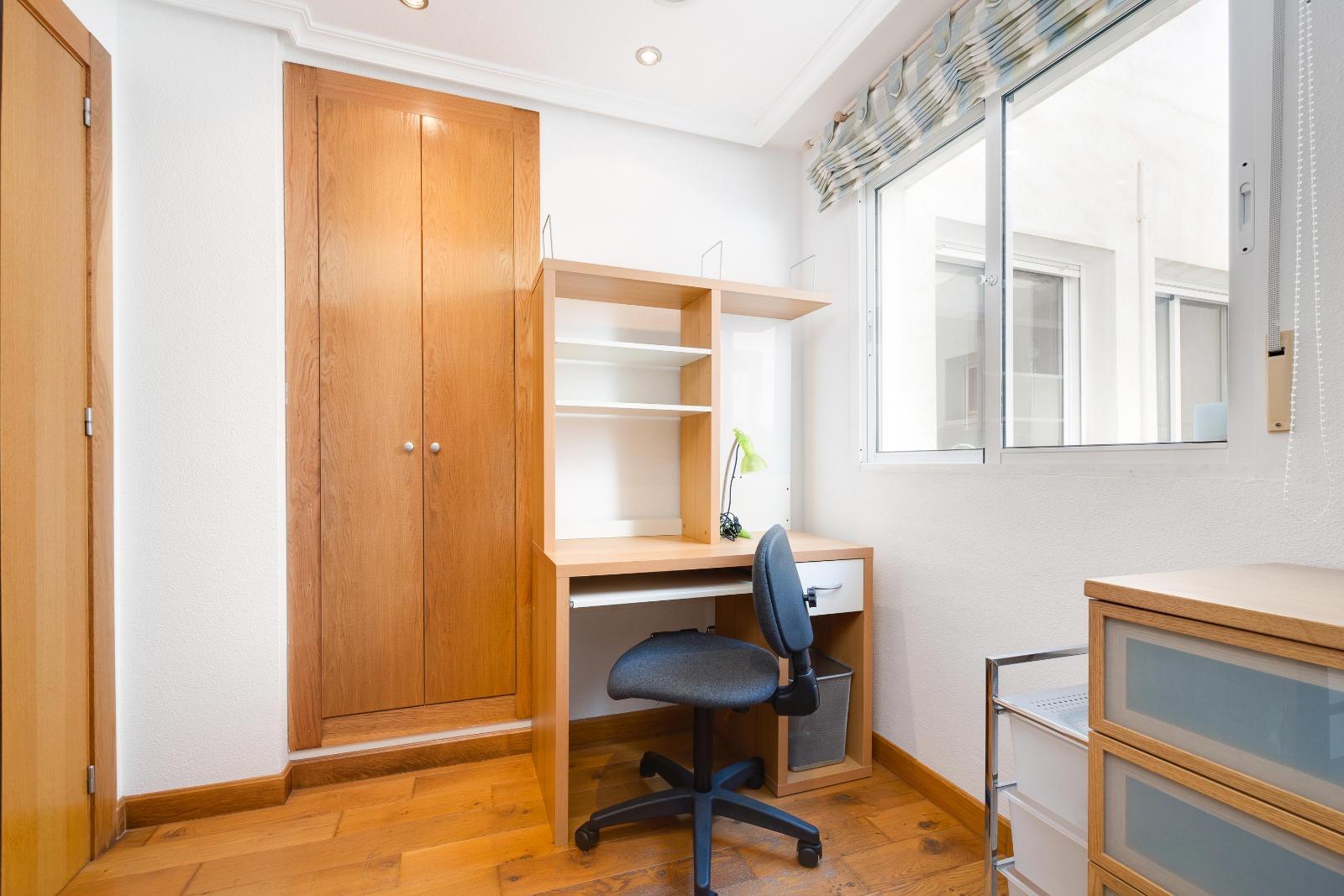 For sale - 3 Bedroom 2 Bathroom Penthouse in Torrevieja - Torrevieja  - Alicante