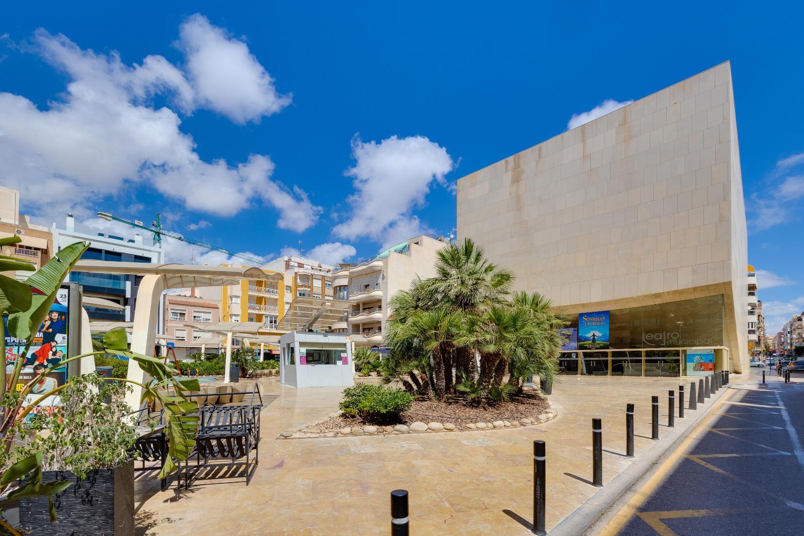 For sale - 3 Bedroom 2 Bathroom Penthouse in Torrevieja - Torrevieja  - Alicante