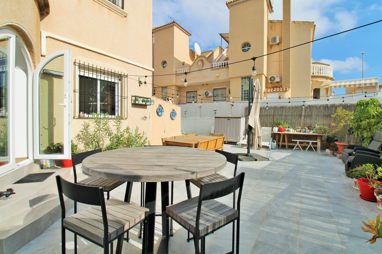For sale - 2 Bedroom 2 Bathroom Town House in Villamartin - Costa Blanca  - Alicante