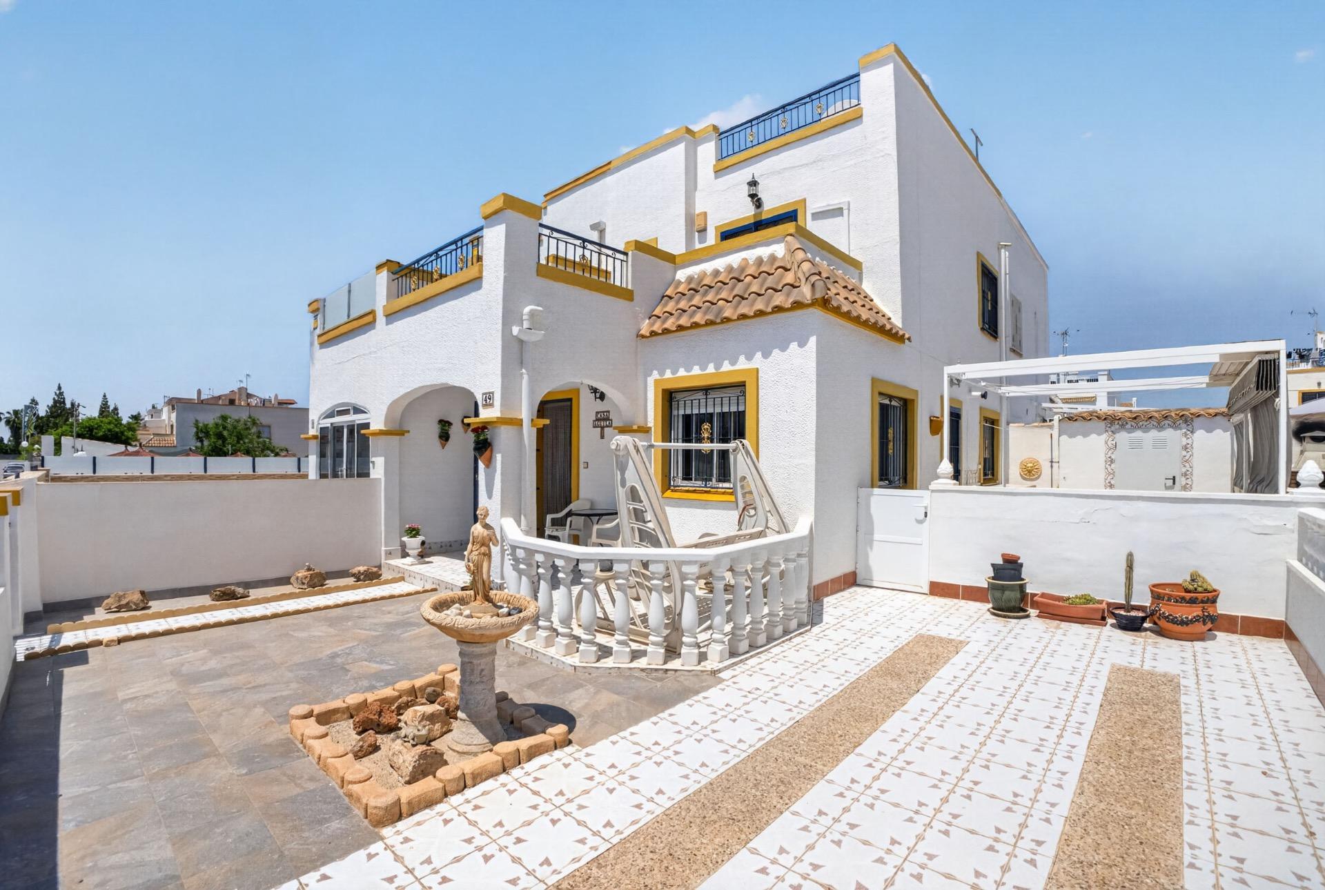 For sale - 3 Bedroom 2 Bathroom Townhouse in Torrevieja - La Siesta - El Salado - Torreta  - Alicante