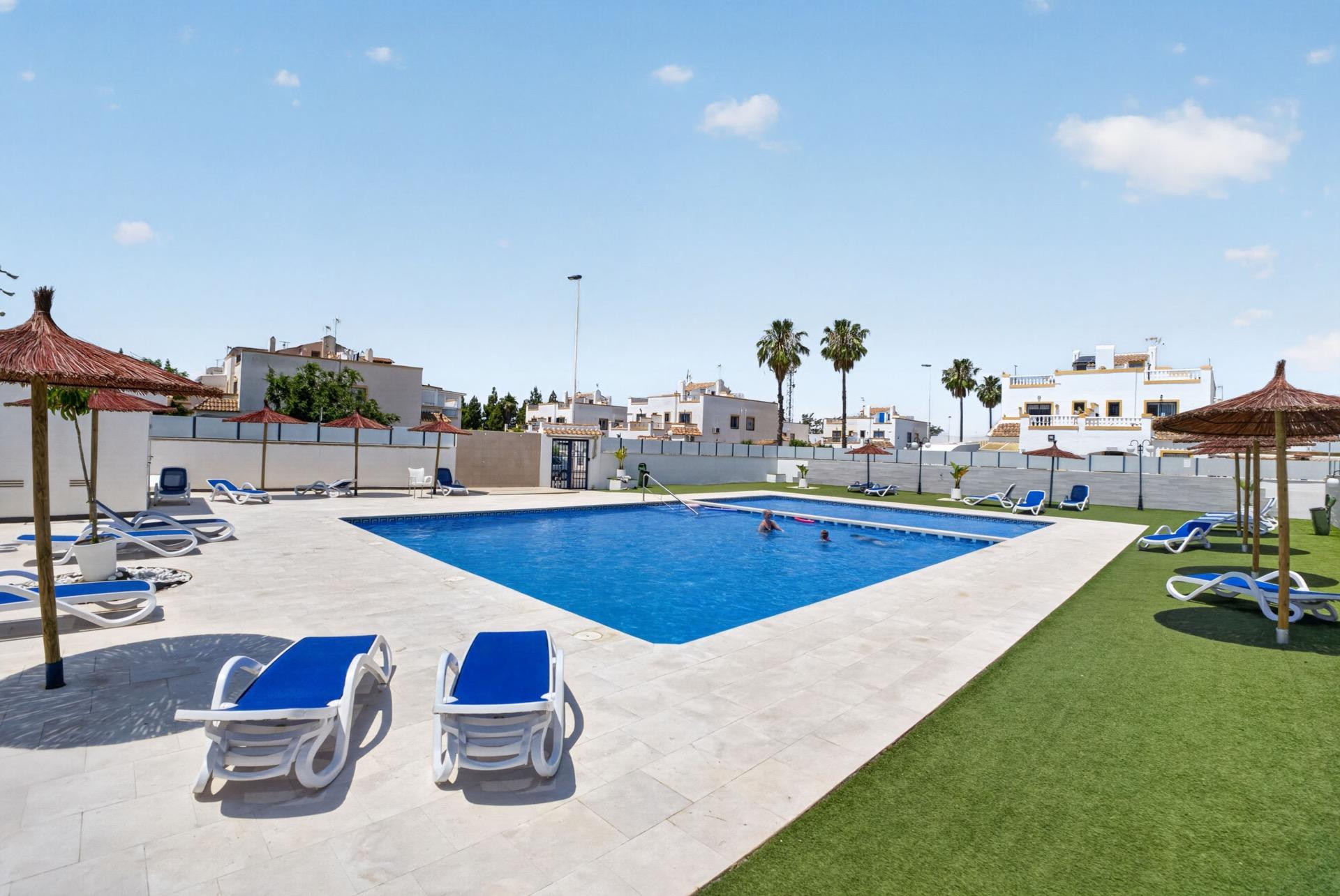 For sale - 3 Bedroom 2 Bathroom Townhouse in Torrevieja - La Siesta - El Salado - Torreta  - Alicante