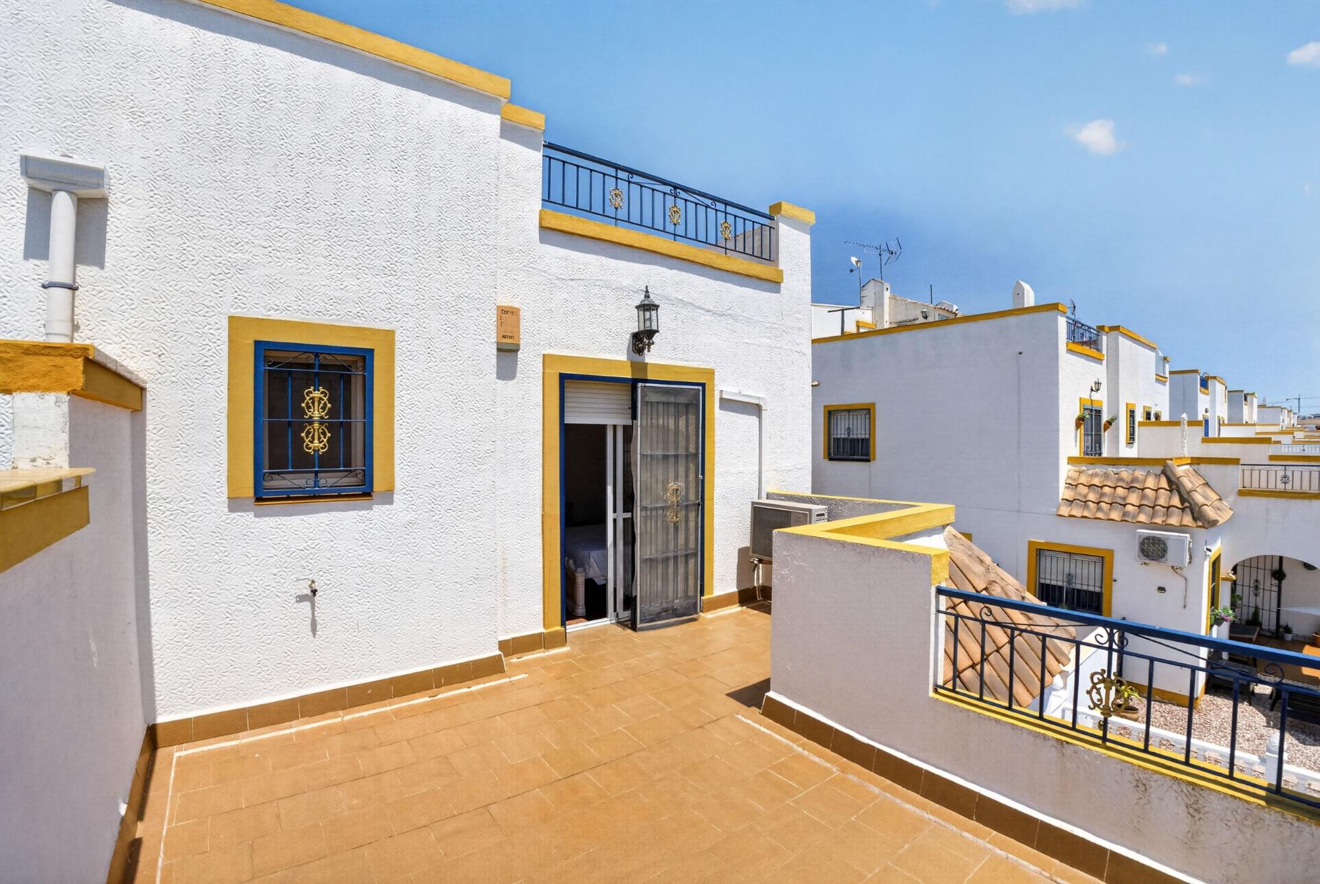For sale - 3 Bedroom 2 Bathroom Townhouse in Torrevieja - La Siesta - El Salado - Torreta  - Alicante
