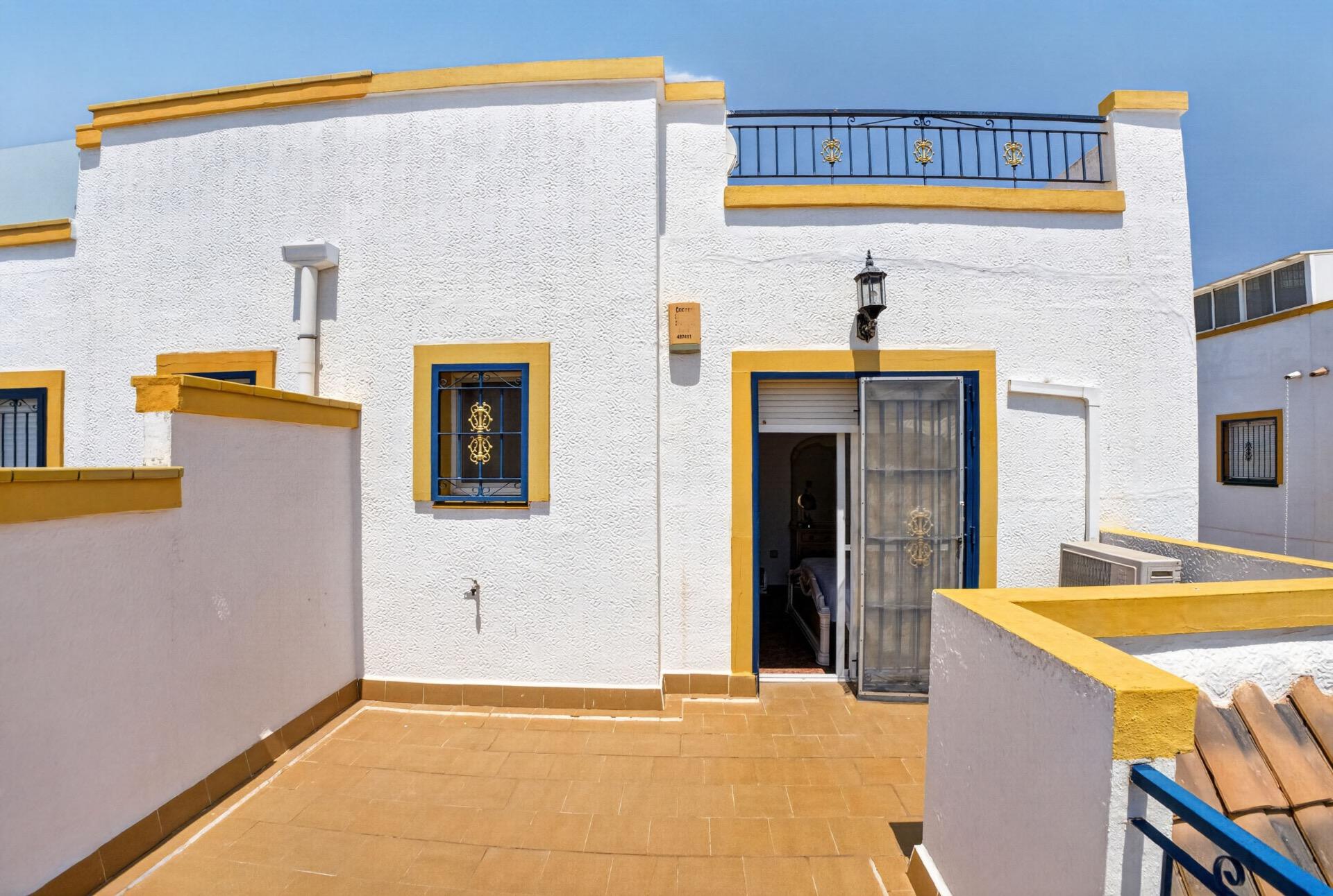 For sale - 3 Bedroom 2 Bathroom Townhouse in Torrevieja - La Siesta - El Salado - Torreta  - Alicante