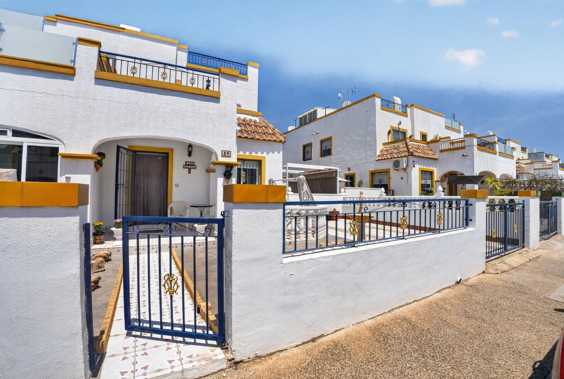 For sale - 3 Bedroom 2 Bathroom Townhouse in Torrevieja - La Siesta - El Salado - Torreta  - Alicante