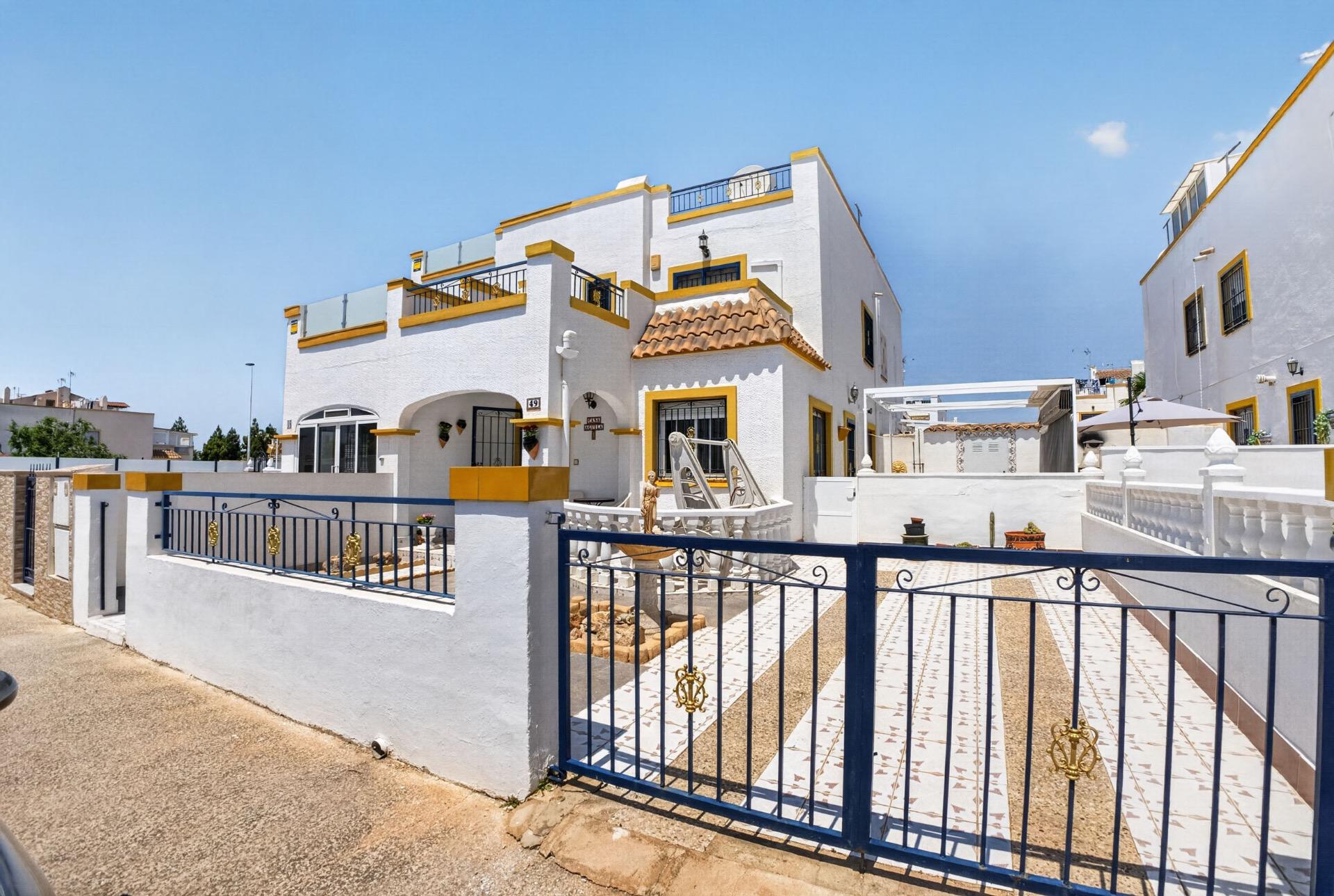 For sale - 3 Bedroom 2 Bathroom Townhouse in Torrevieja - La Siesta - El Salado - Torreta  - Alicante