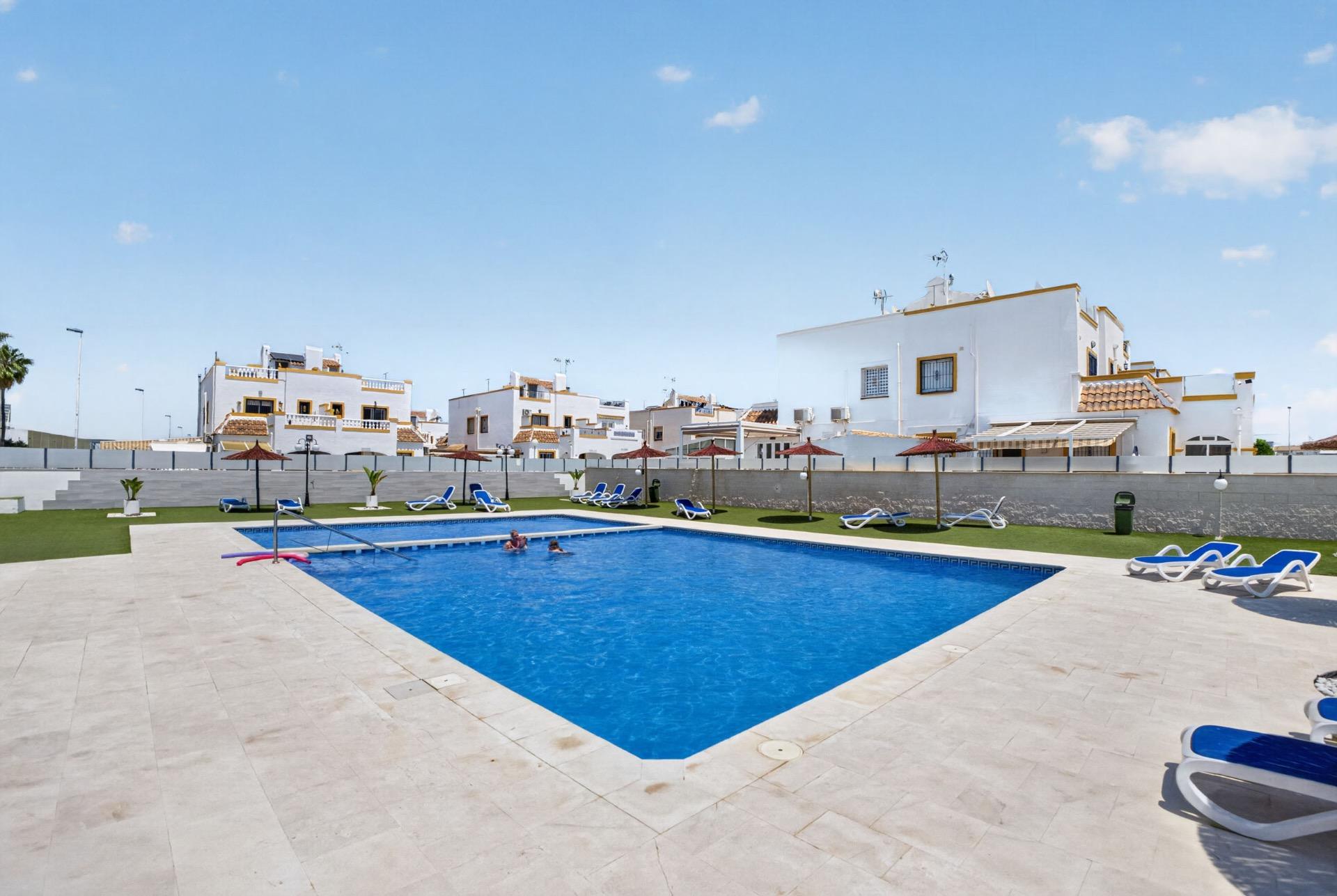For sale - 3 Bedroom 2 Bathroom Townhouse in Torrevieja - La Siesta - El Salado - Torreta  - Alicante