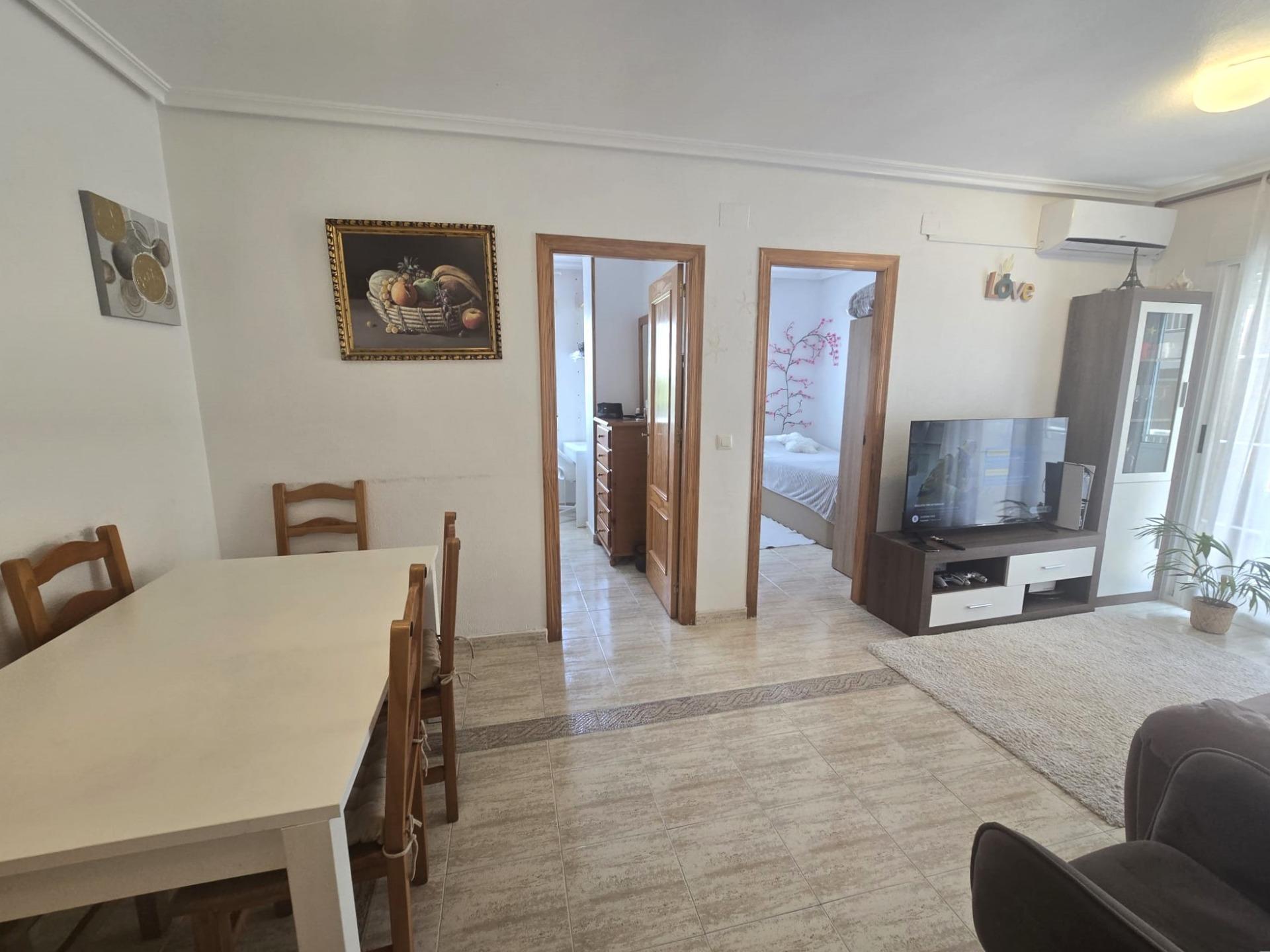 For sale - 3 Bedroom 1 Bathroom Apartment in Torrevieja - Playa De Los Locos  - Alicante