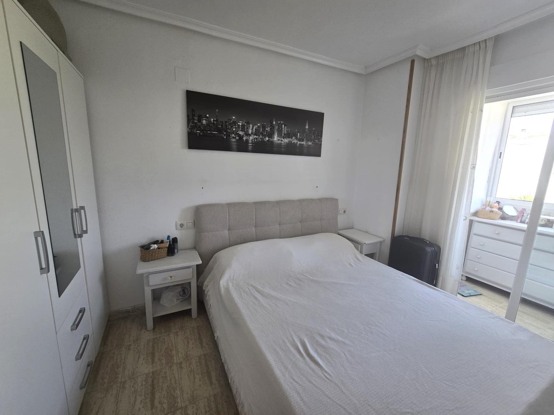For sale - 3 Bedroom 1 Bathroom Apartment in Torrevieja - Playa De Los Locos  - Alicante