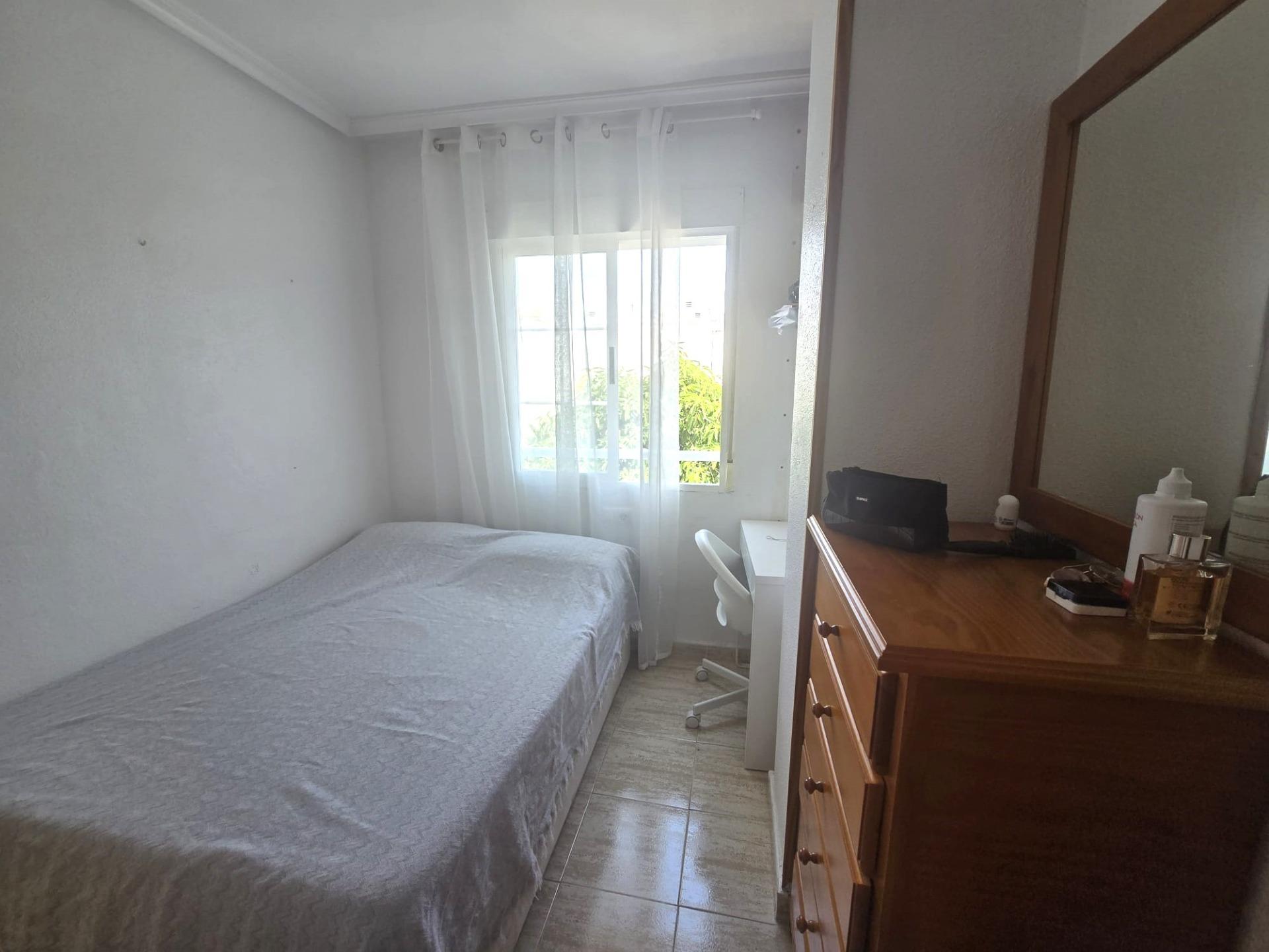 For sale - 3 Bedroom 1 Bathroom Apartment in Torrevieja - Playa De Los Locos  - Alicante