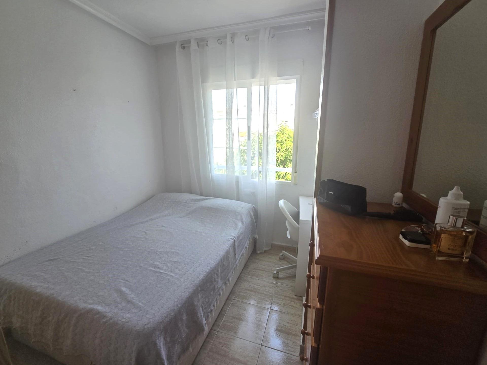 For sale - 3 Bedroom 1 Bathroom Apartment in Torrevieja - Playa De Los Locos  - Alicante