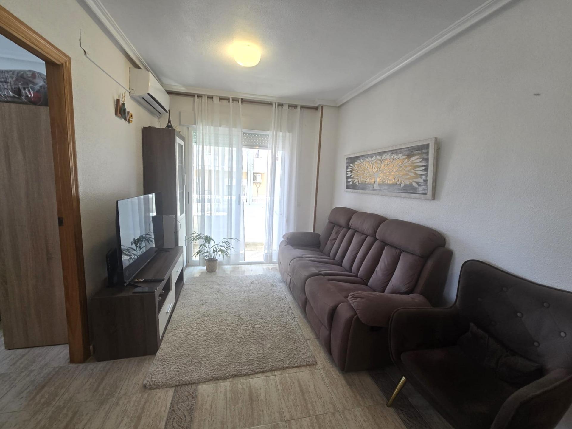For sale - 3 Bedroom 1 Bathroom Apartment in Torrevieja - Playa De Los Locos  - Alicante