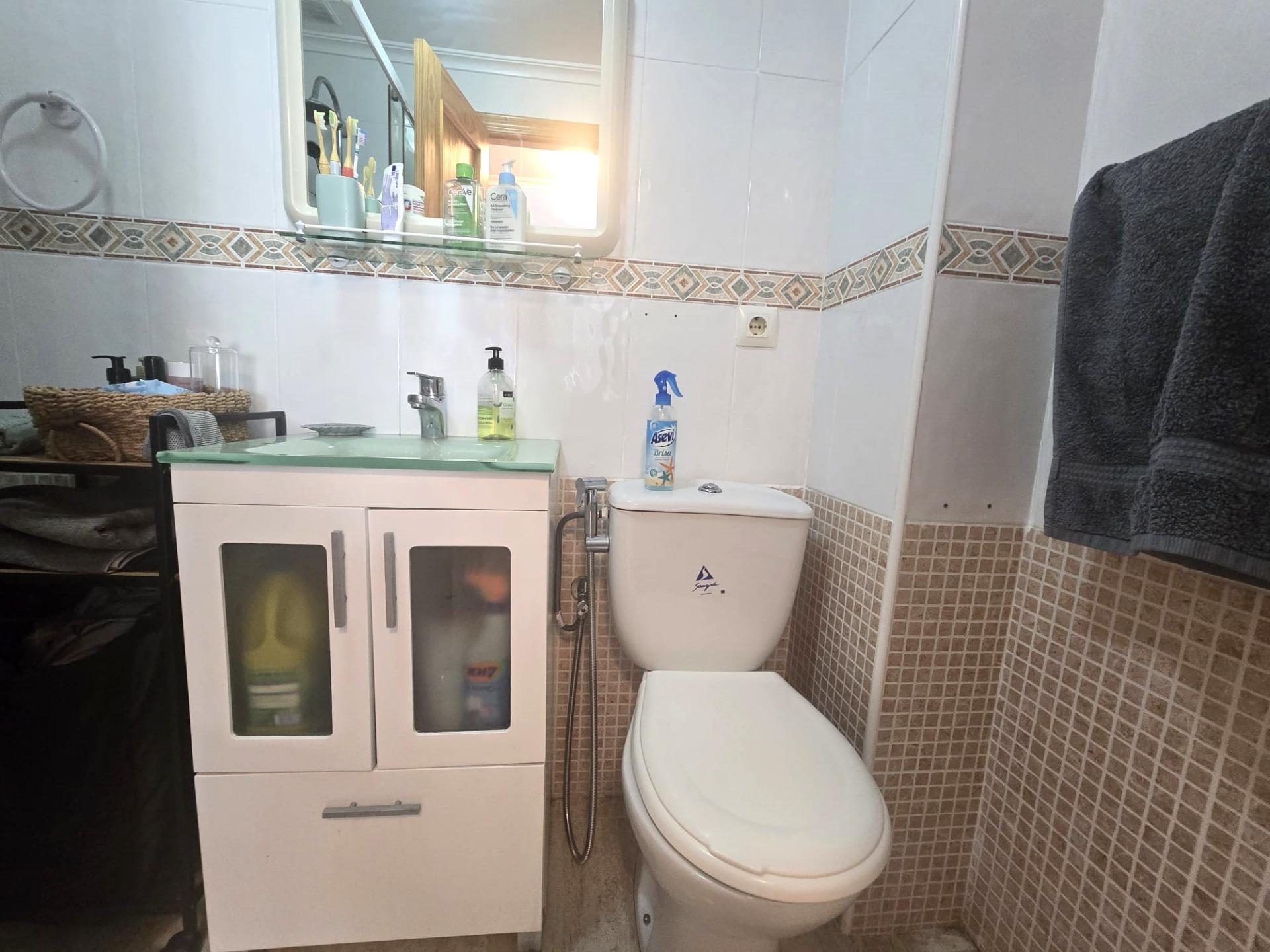 For sale - 3 Bedroom 1 Bathroom Apartment in Torrevieja - Playa De Los Locos  - Alicante