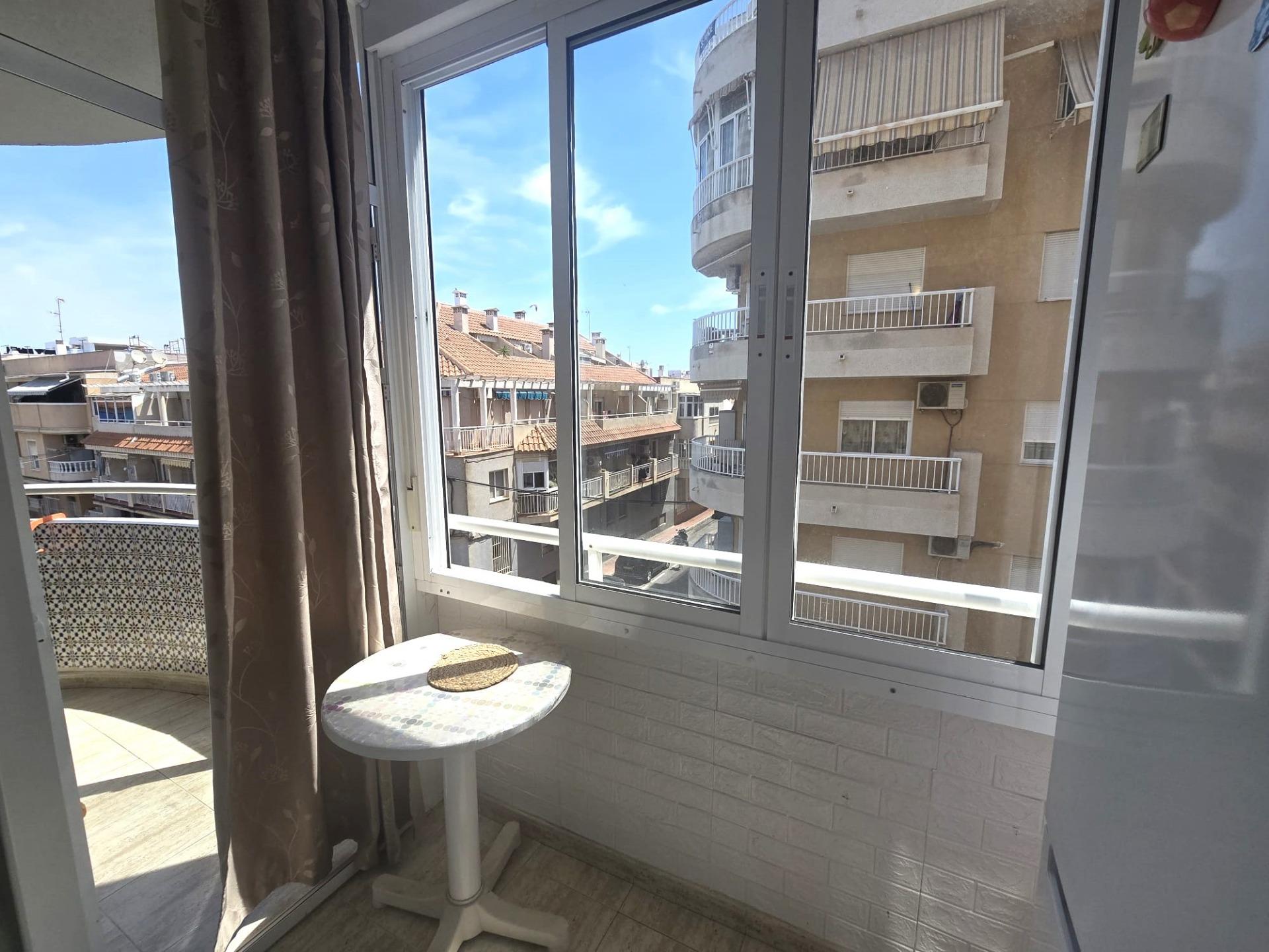 For sale - 3 Bedroom 1 Bathroom Apartment in Torrevieja - Playa De Los Locos  - Alicante
