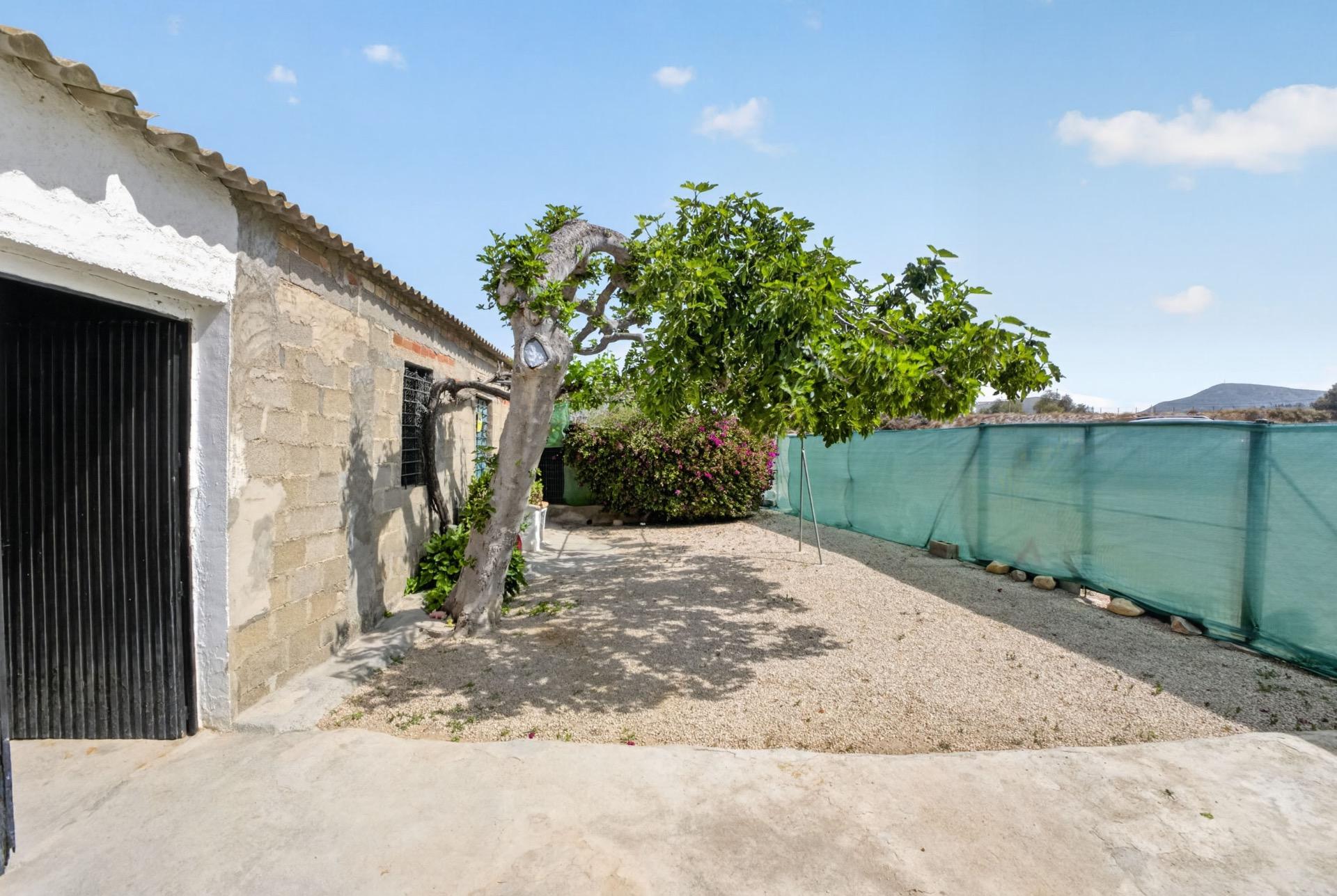 For sale - 3 Bedroom 1 Bathroom Country House in Torremendo - Desamparados-hurchillo-torremendo  - Alicante
