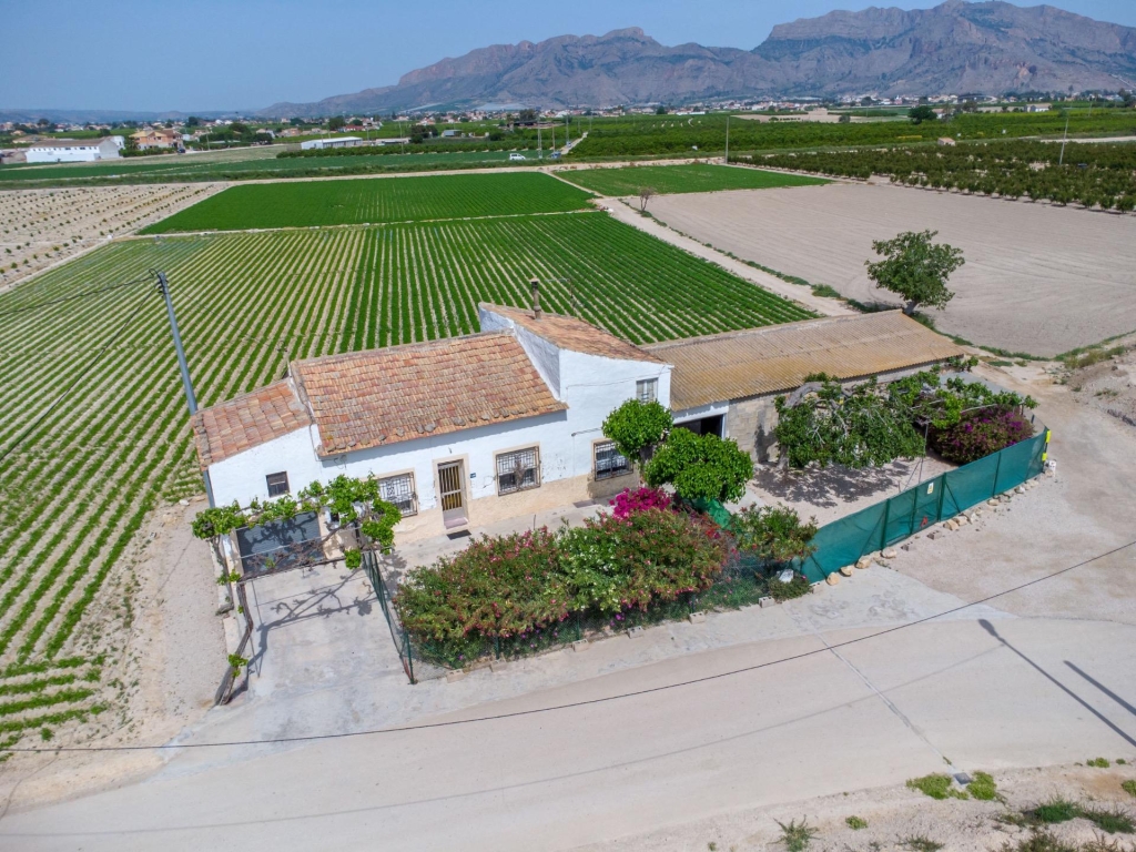 3 Bedroom 1 Bathroom Country House in Torremendo