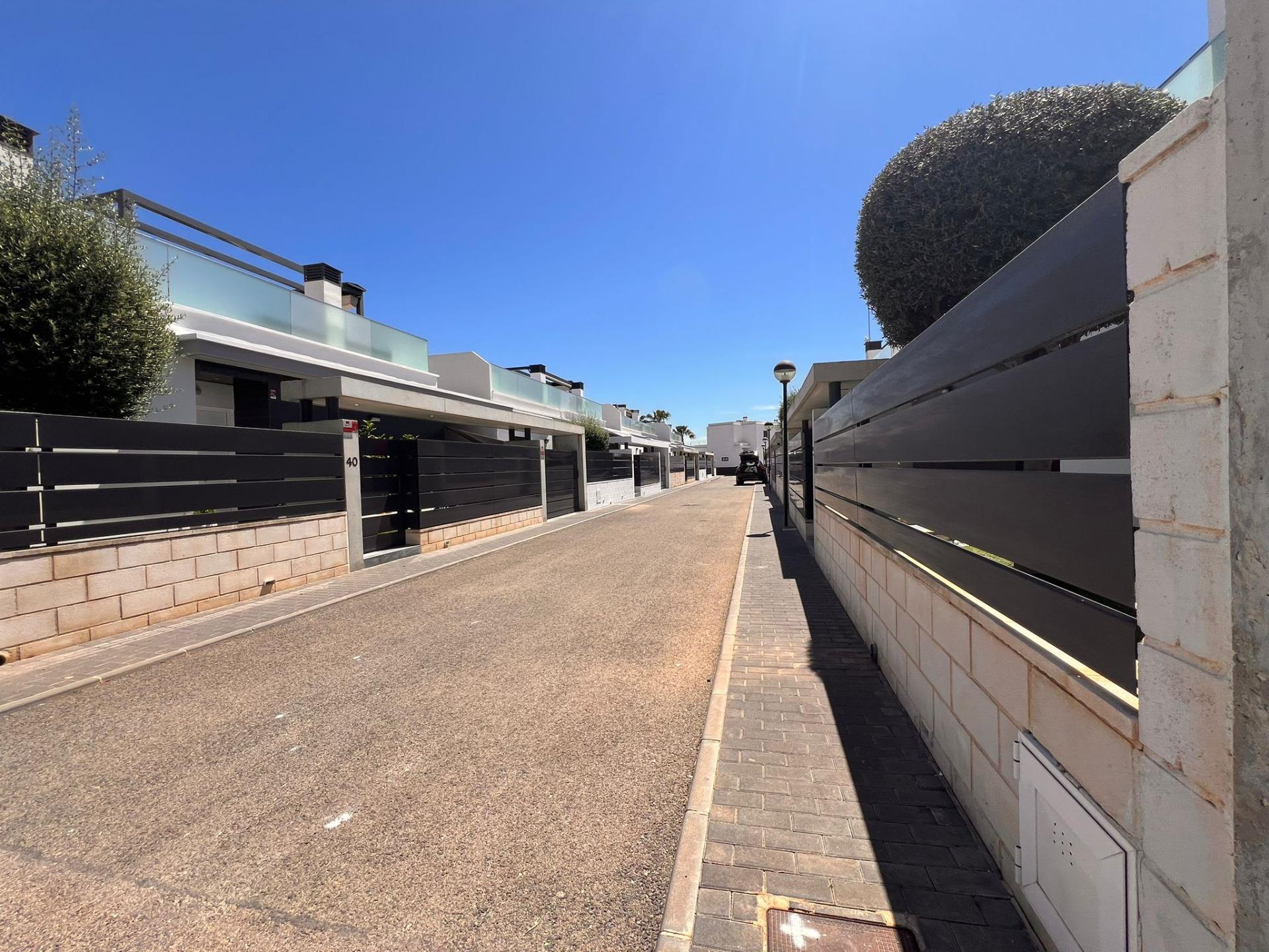 For sale - 3 Bedroom 2 Bathroom Villa in Orihuela Costa - Lomas De Cabo Roig  - Alicante