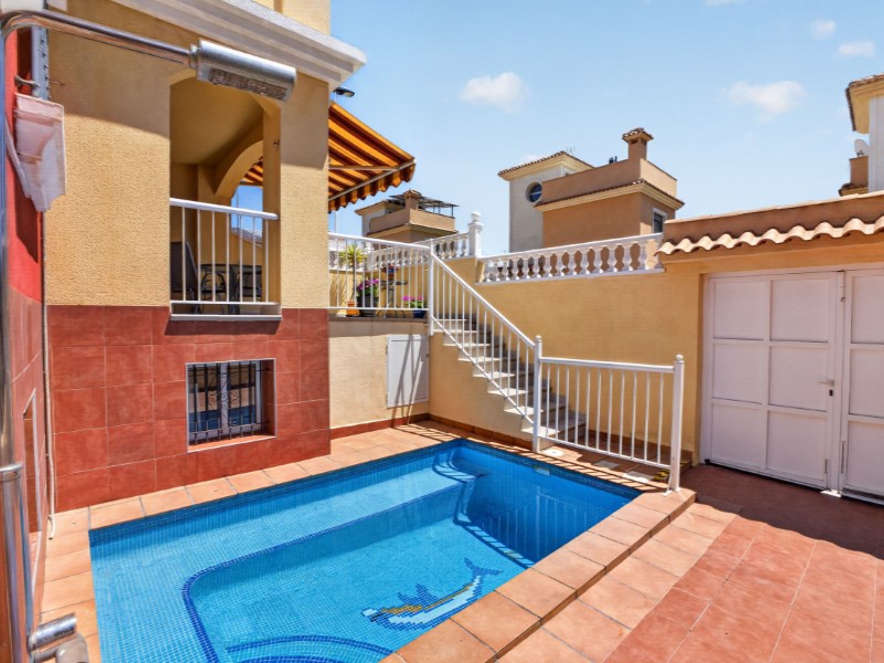 For sale - 4 Bedroom 3 Bathroom Town House in Torrevieja - Costa Blanca  - Alicante