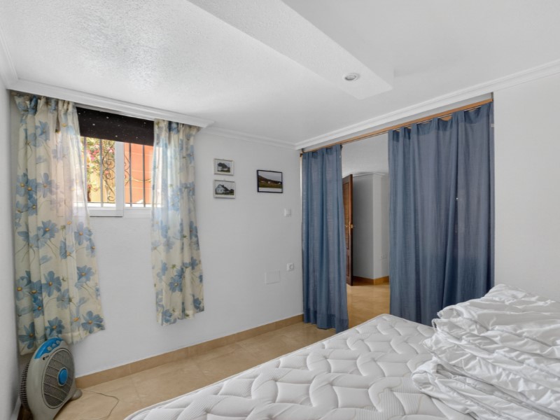 For sale - 4 Bedroom 3 Bathroom Town House in Torrevieja - Costa Blanca  - Alicante