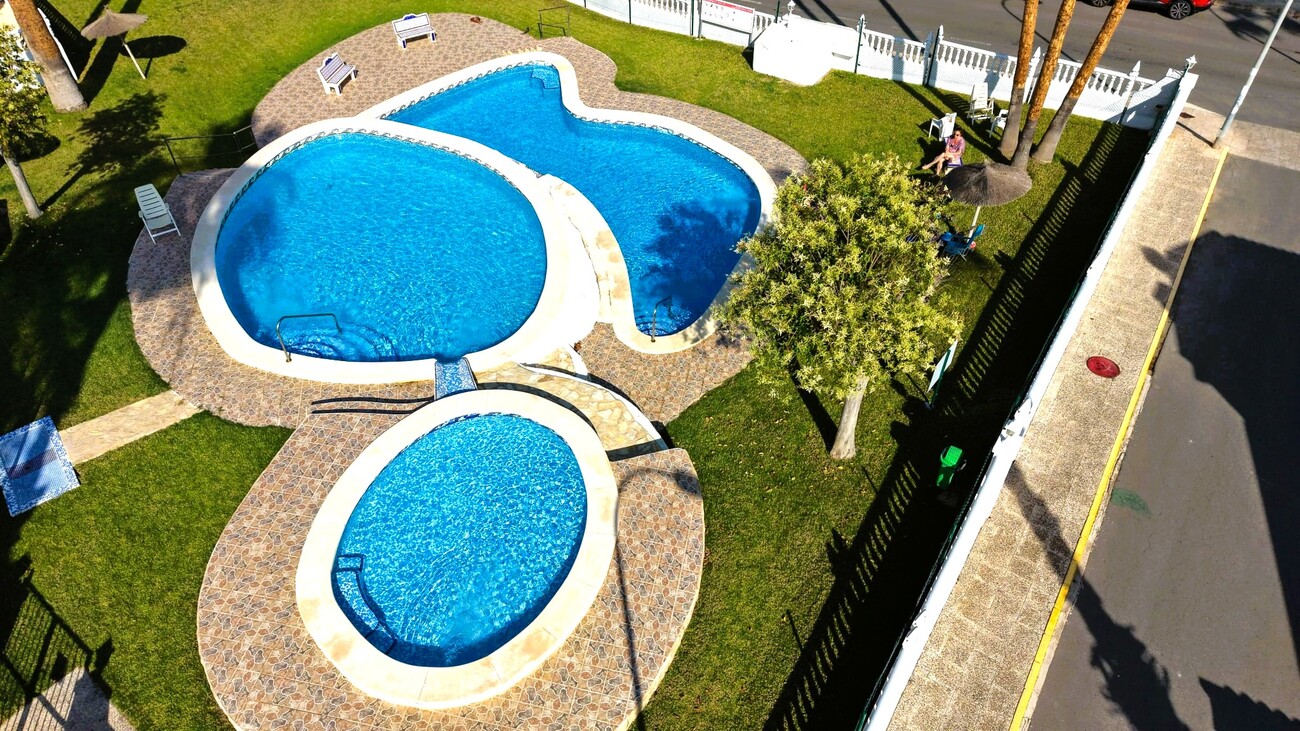 For sale - 4 Bedroom 2 Bathroom Town House in Villamartin - Inland  - Alicante