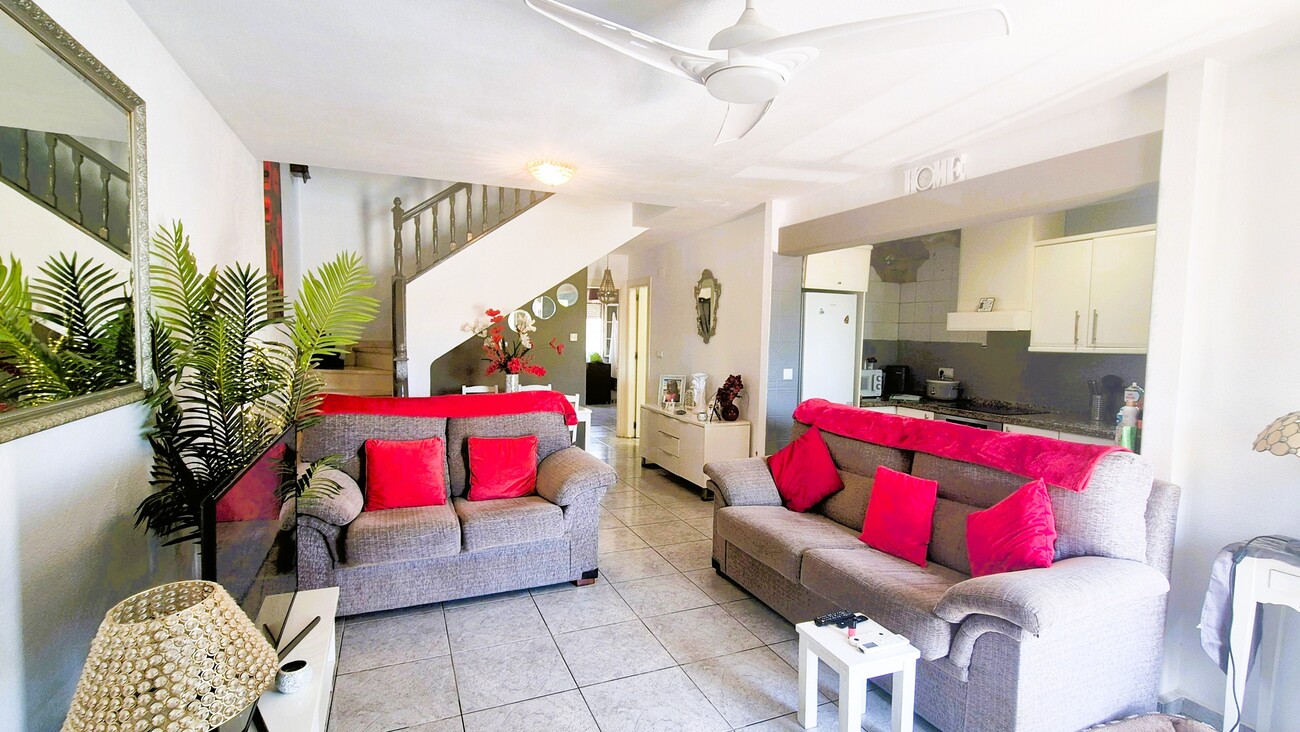For sale - 4 Bedroom 2 Bathroom Town House in Villamartin - Inland  - Alicante