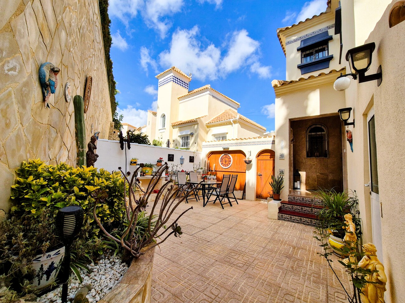 For sale - 3 Bedroom 2 Bathroom Villa in Villamartin - Costa Blanca  - Alicante