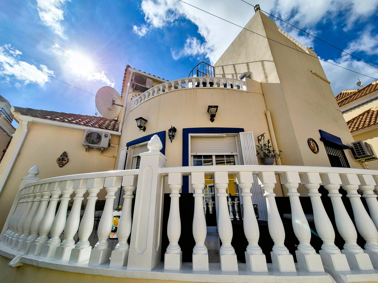 For sale - 3 Bedroom 2 Bathroom Villa in Villamartin - Costa Blanca  - Alicante