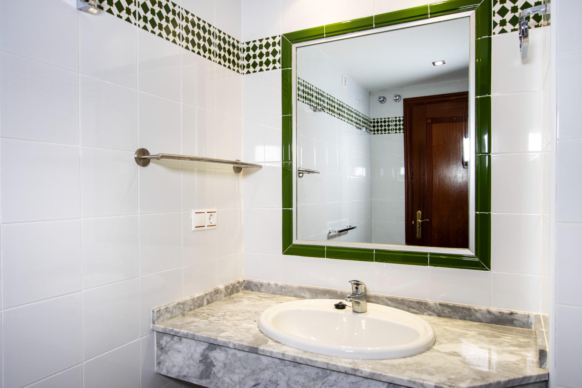 For sale - 3 Bedroom 2 Bathroom Apartment in Torrevieja - Los Frutales  - Alicante