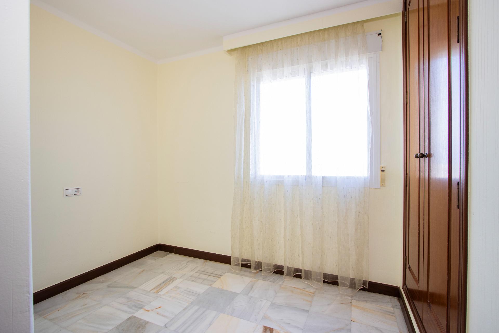 For sale - 3 Bedroom 2 Bathroom Apartment in Torrevieja - Los Frutales  - Alicante
